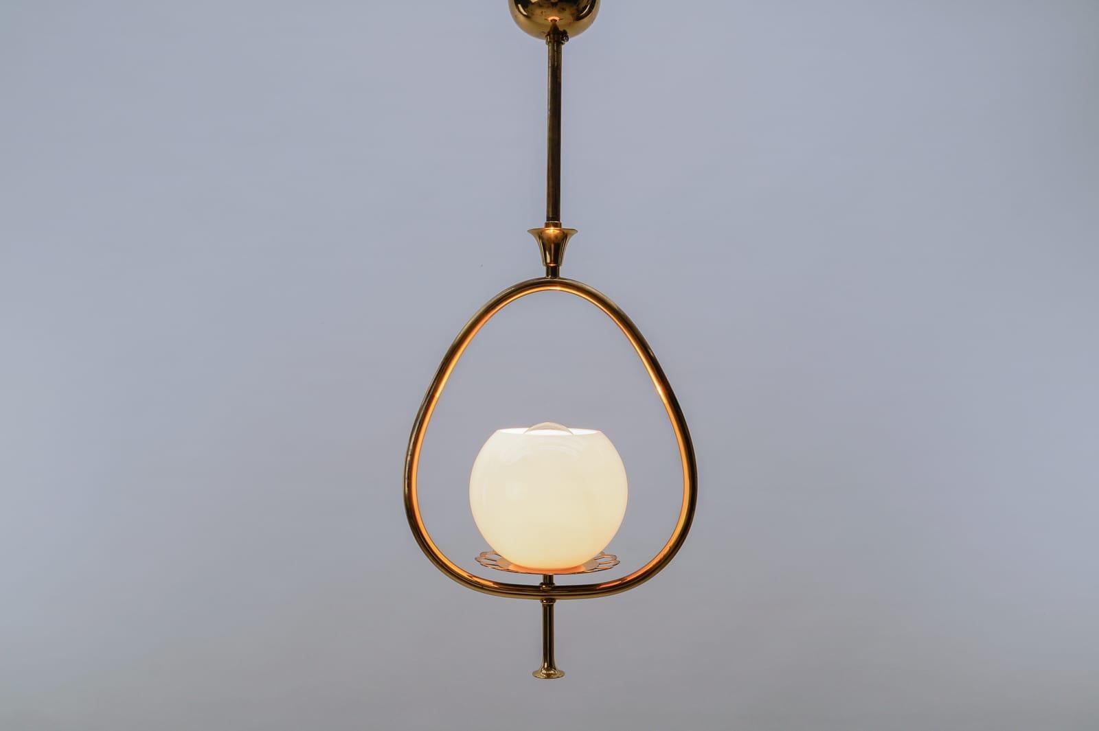 Lovely Mid-Century Modern brass and opaline glass ceiling lamp, 1950s Austria

Fully functional.

With an E27 socket. Works with 220V and 110V.

Wiring is suitable for all countries.
     