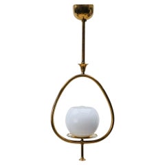 Schöne Mid-Century-Modern-Deckenleuchte aus Messing und Opalglas, 1950er Jahre, Österreich