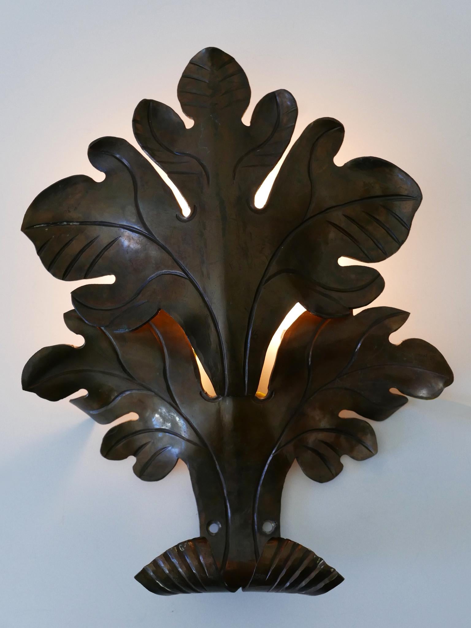 Applique o lampada da parete in ottone a foglia di quercia, estremamente rara, elegante e altamente decorativa, risalente al Mid-Century Modern. Progettato e fabbricato in Germania, negli anni '60. 

Realizzata in ottone, l'applique è dotata di 1