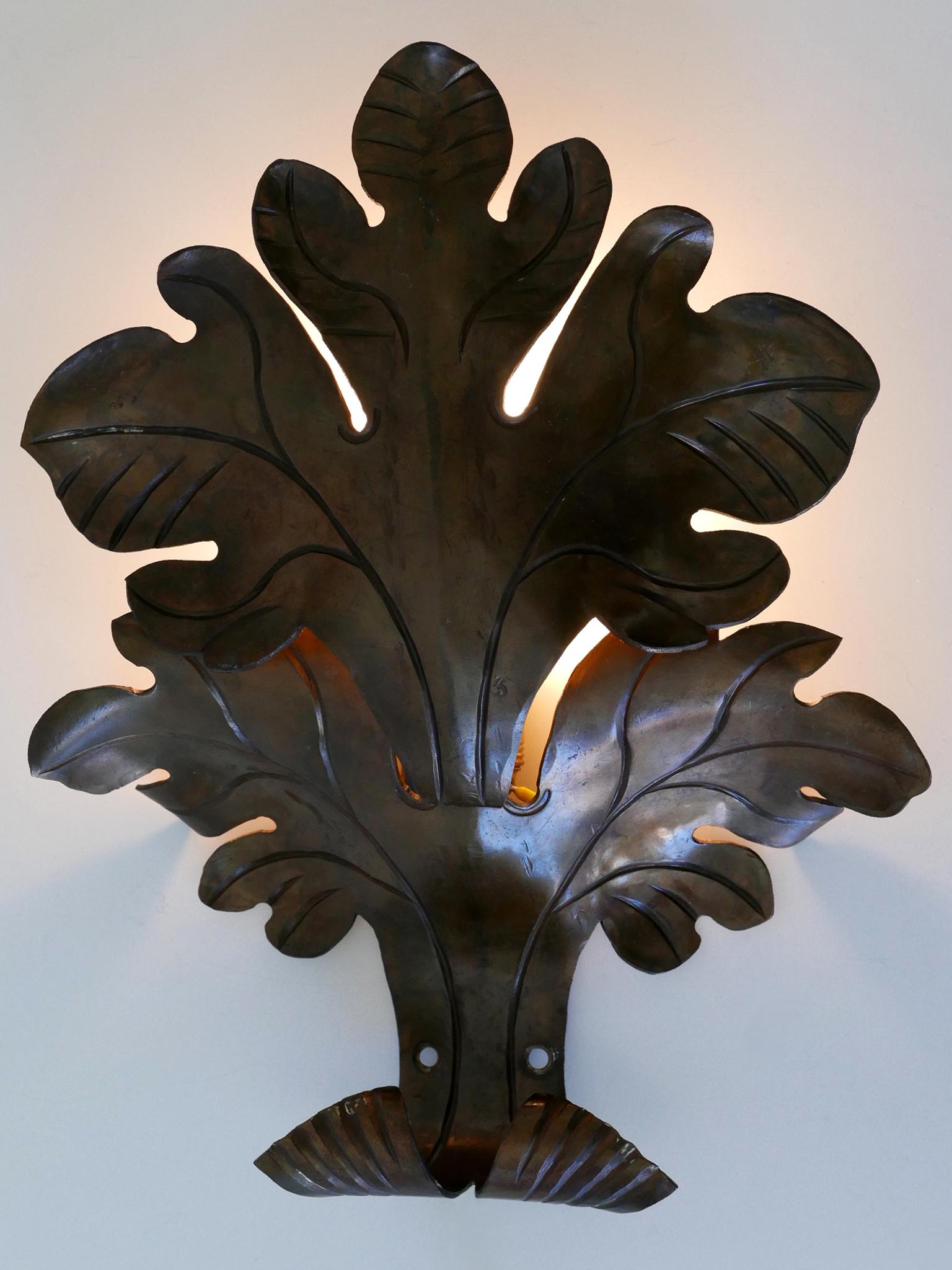 Tedesco Graziosa lampada da parete o sconce in ottone a foglie di Oak della metà del secolo scorso, Germania 1960 in vendita