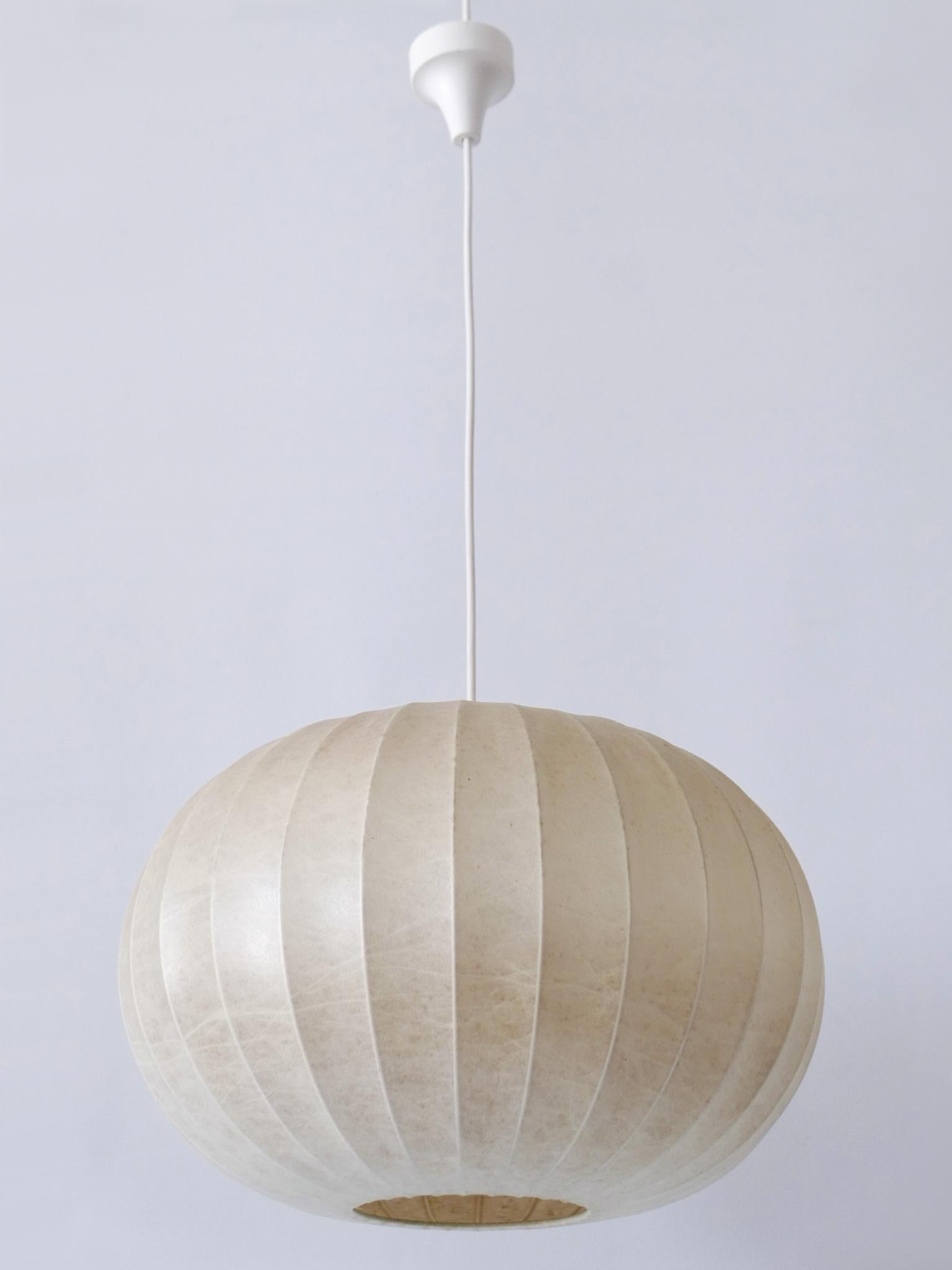 Charmante lampe pendante Cocoon moderne du milieu du siècle Allemagne des années 1960 en vente 3