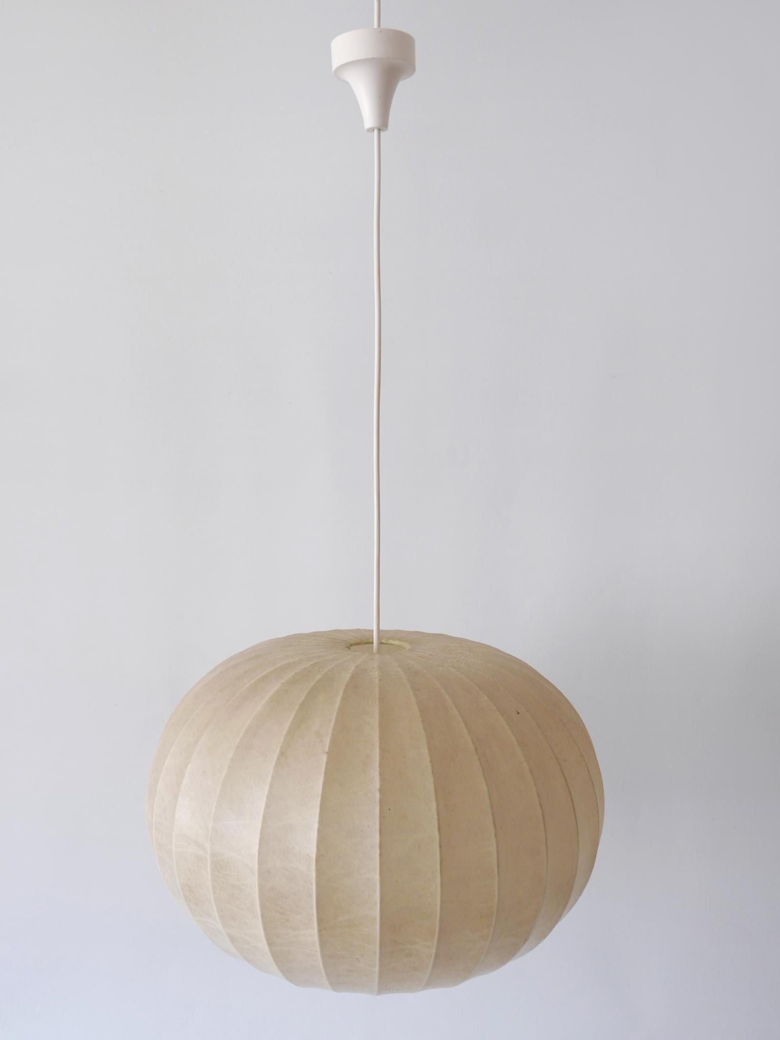 Charmante lampe pendante Cocoon moderne du milieu du siècle Allemagne des années 1960 en vente 6
