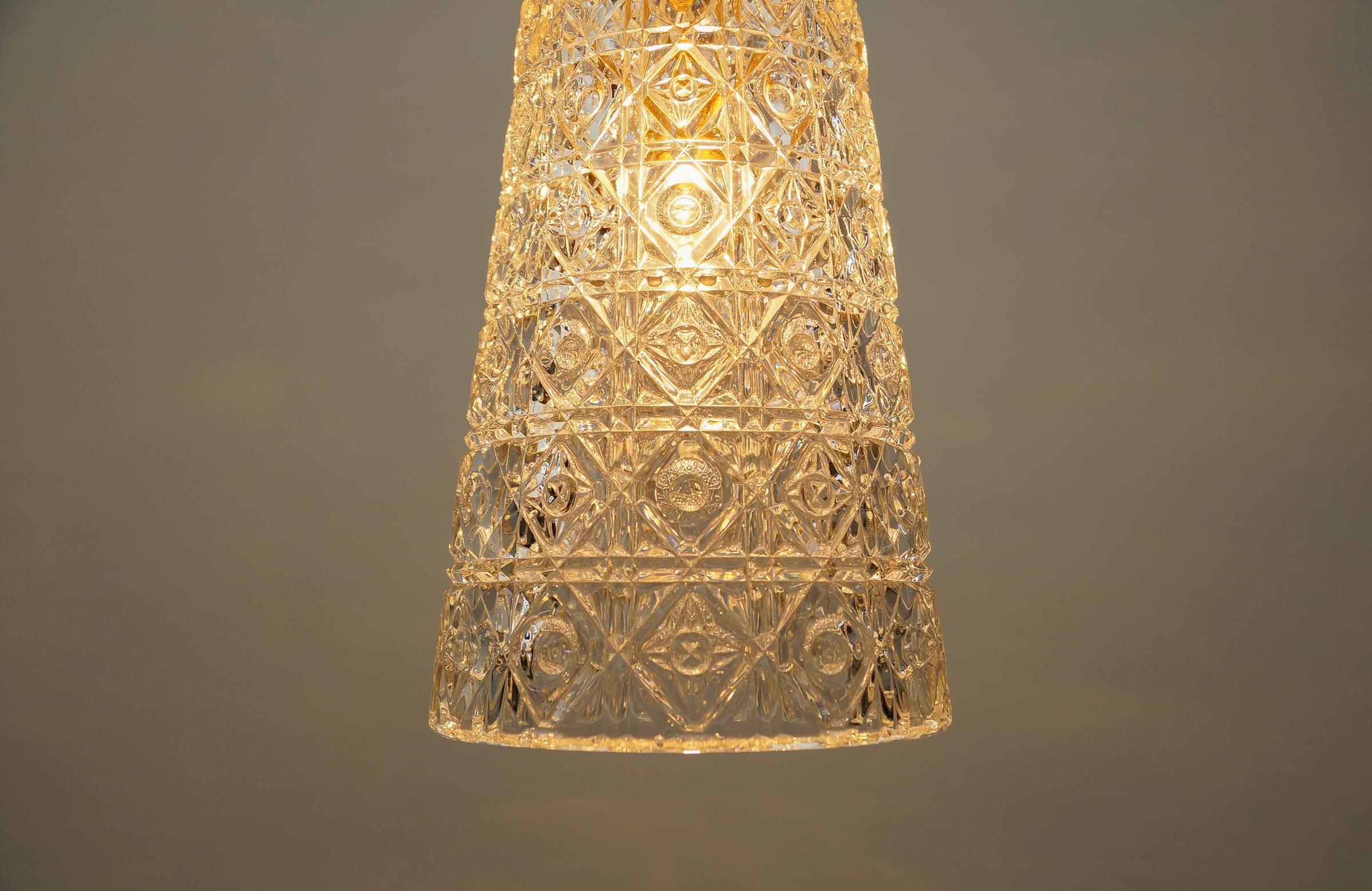 Lampada a sospensione in vetro cristallo di Orrefors, una lampada moderna del metà del secolo. in vendita 3