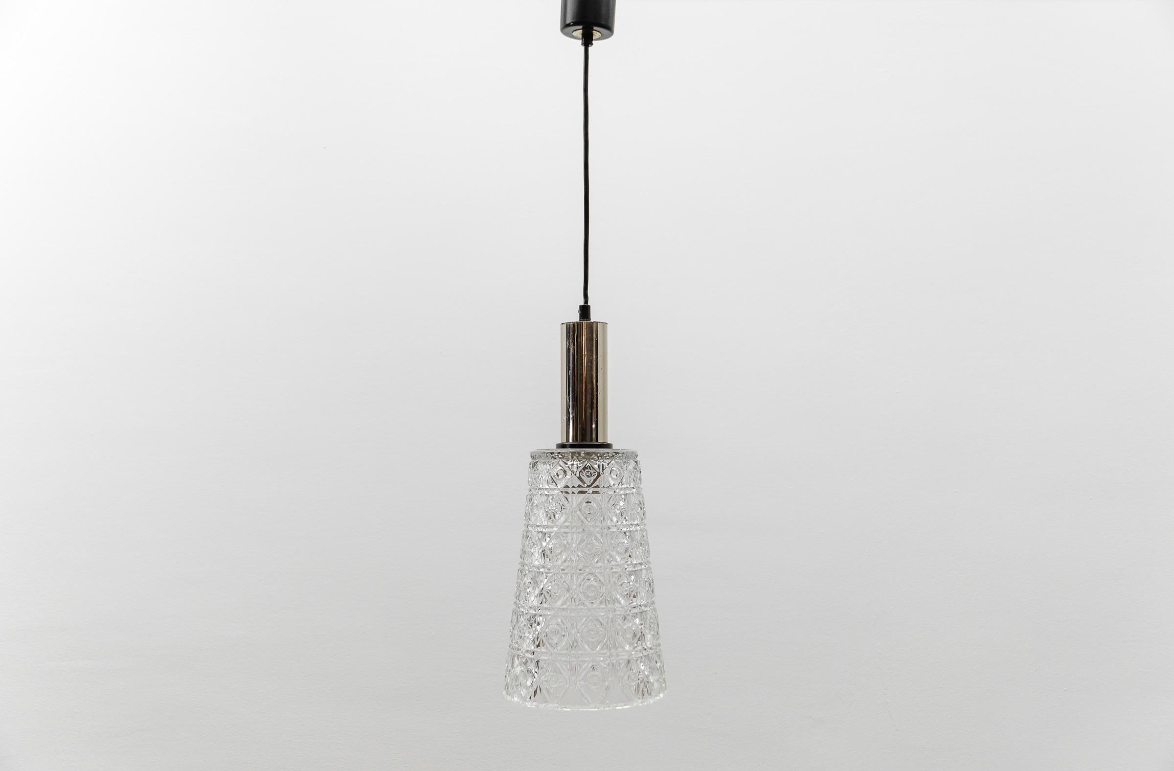 Mid-Century moderno Lampada a sospensione in vetro cristallo di Orrefors, una lampada moderna del metà del secolo. in vendita