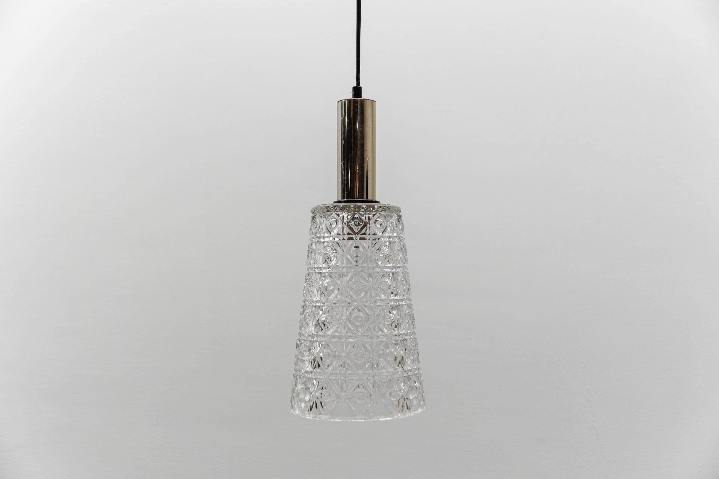 Lampada a sospensione in vetro cristallo di Orrefors, una lampada moderna del metà del secolo. In condizioni buone in vendita a Nürnberg, Bayern
