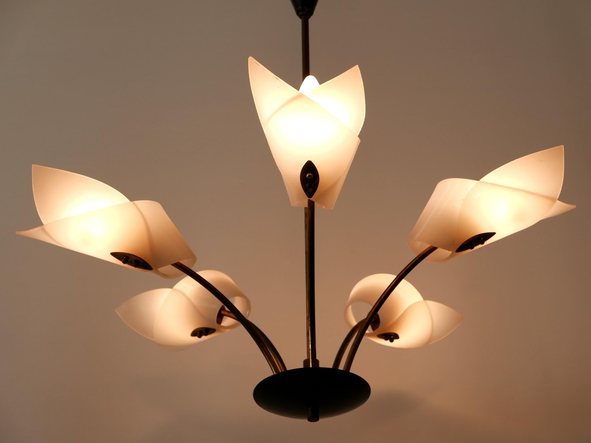 Lovely Mid-Century Modern Fived-Armed Chandelier or Pendant Lamp Germany 1950s For Sale 4