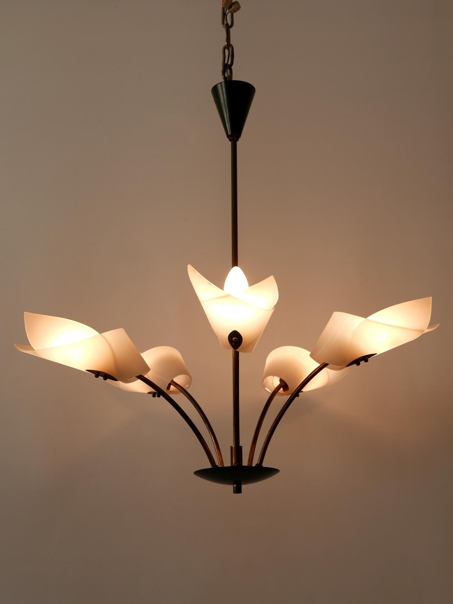 Lovely Mid-Century Modern Fived-Armed Chandelier or Pendant Lamp Germany 1950s For Sale 5