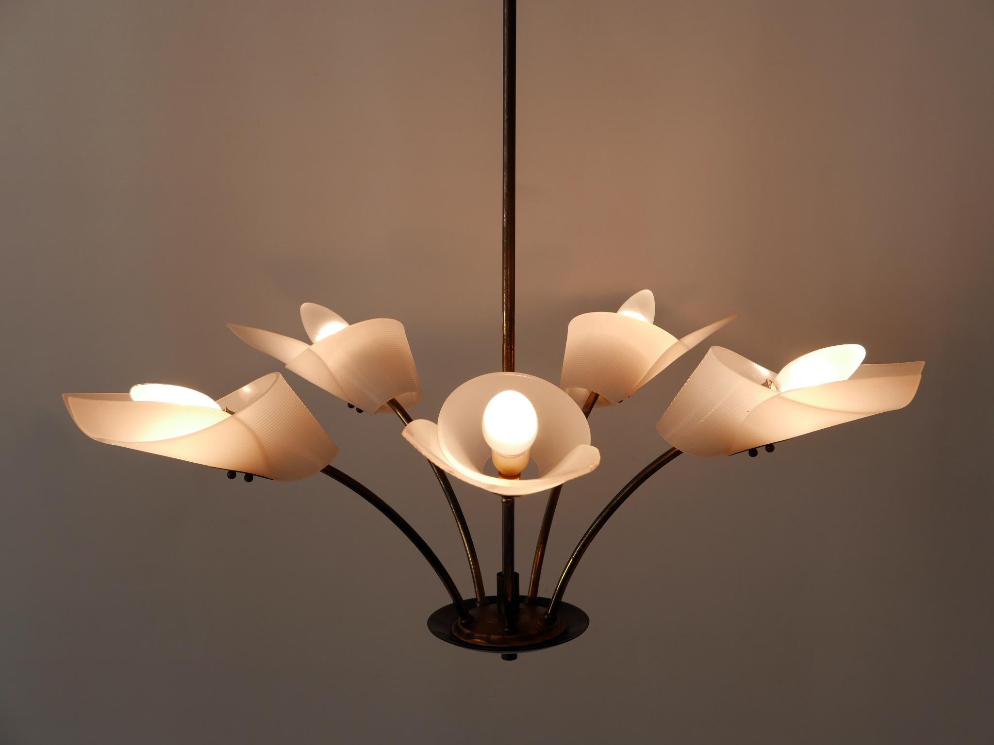 Lovely Mid-Century Modern Fived-Armed Chandelier or Pendant Lamp Germany 1950s In Good Condition For Sale In Munich, DE