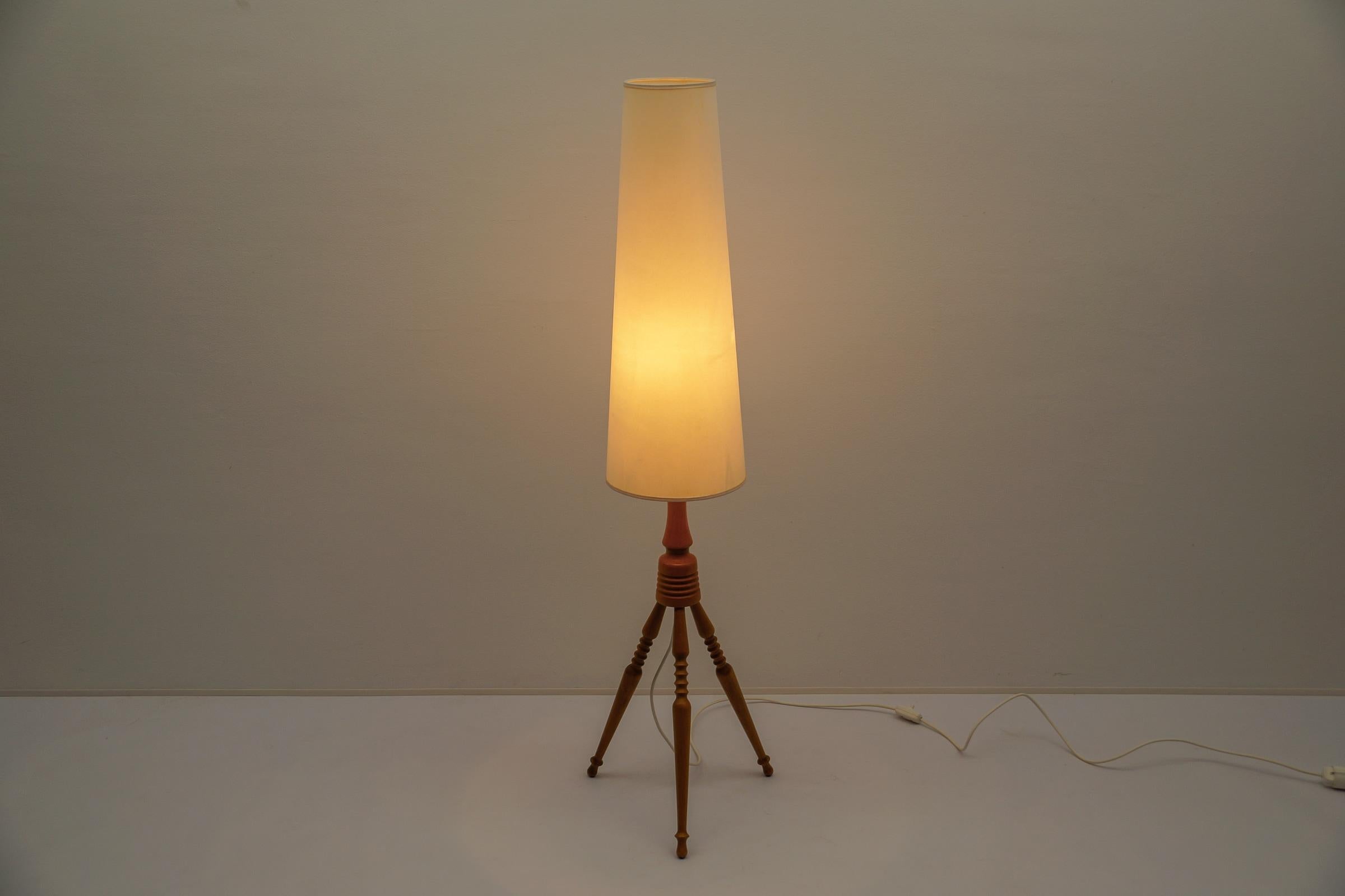 Lovely Mid-Century Modern Floor Lamp in Wood, 1960s, France For Sale 6