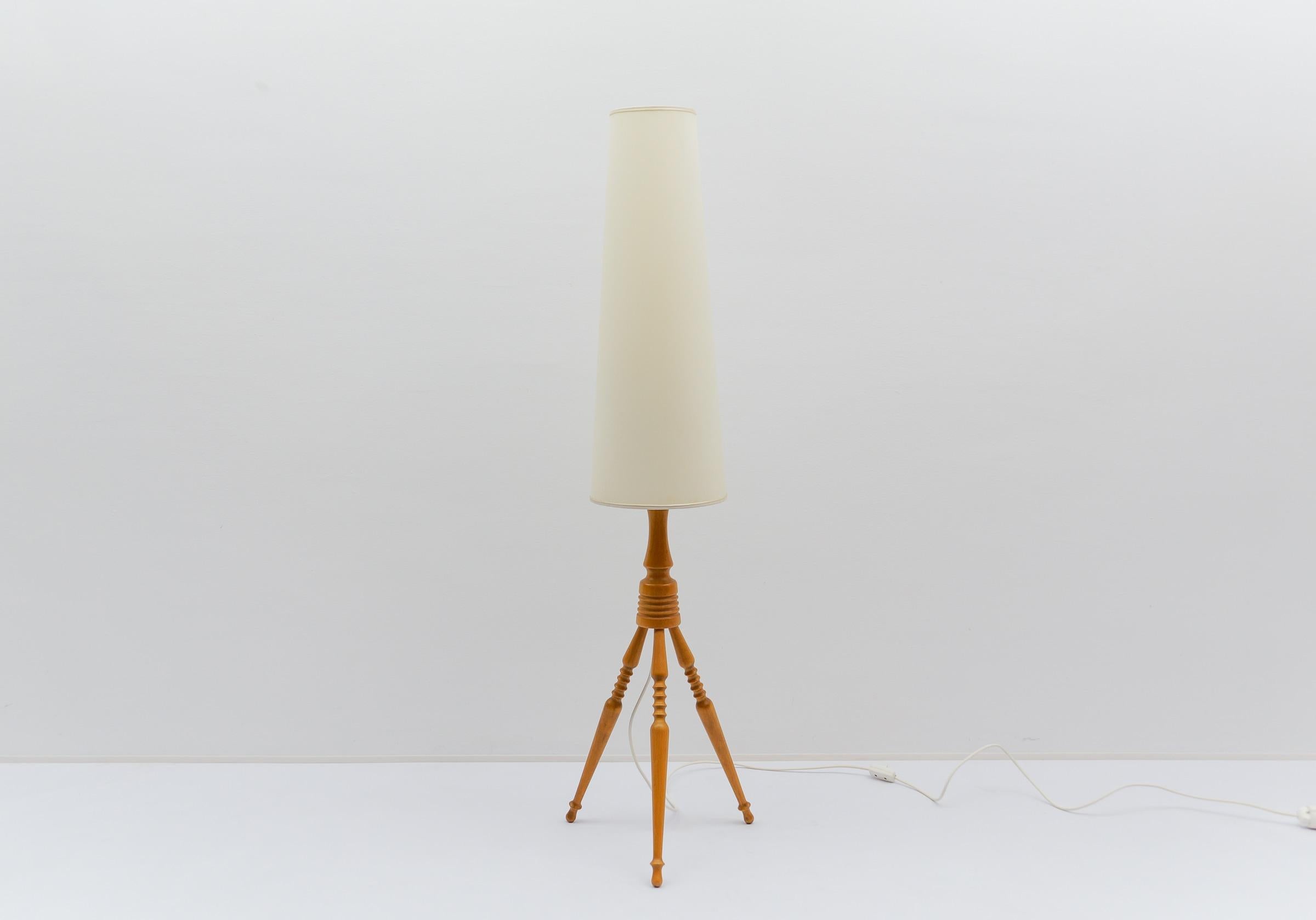 French Lovely Mid-Century Modern Floor Lamp in Wood, 1960s, France For Sale