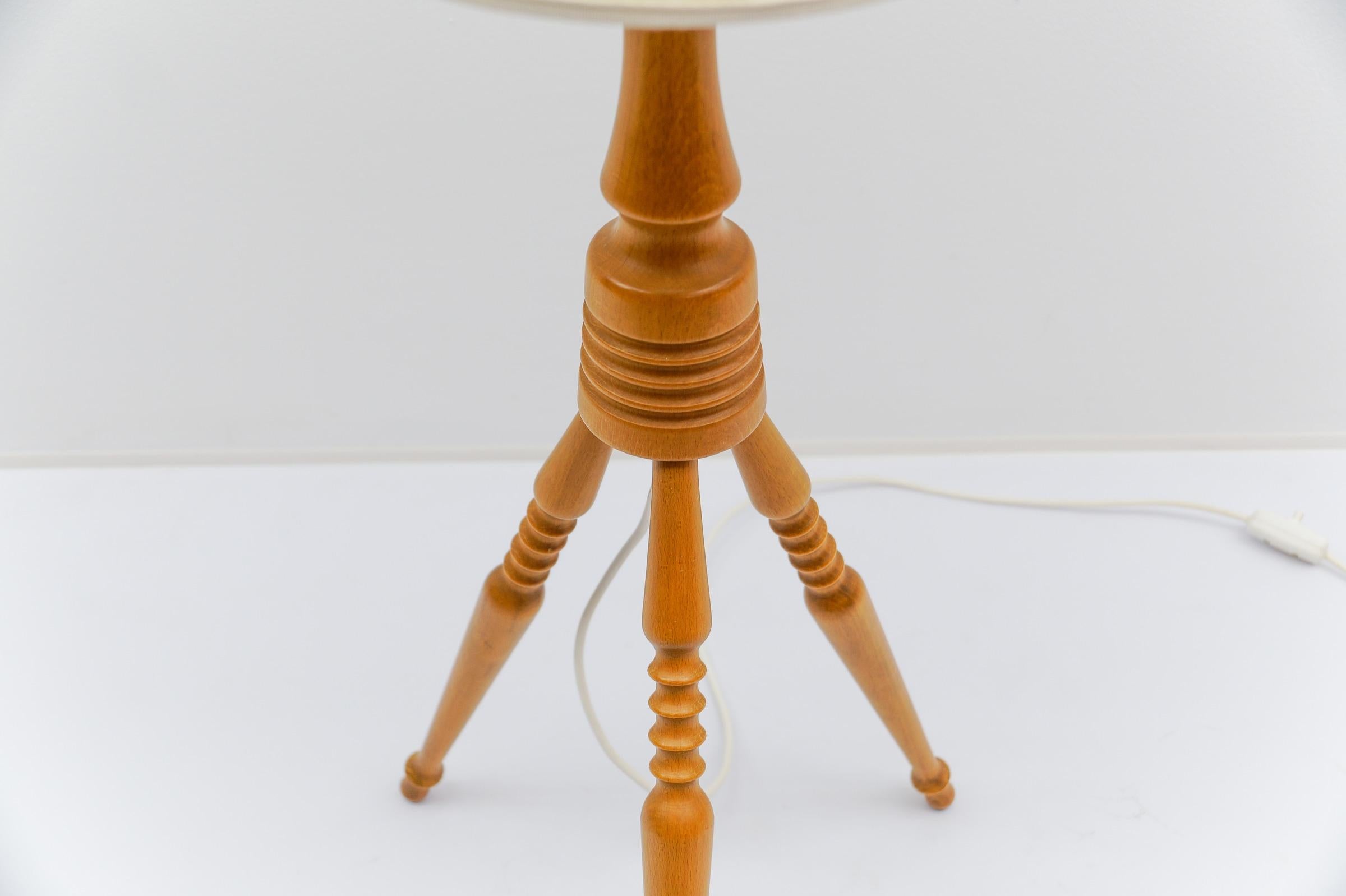 Lovely Mid-Century Modern Floor Lamp in Wood, 1960s, France For Sale 1