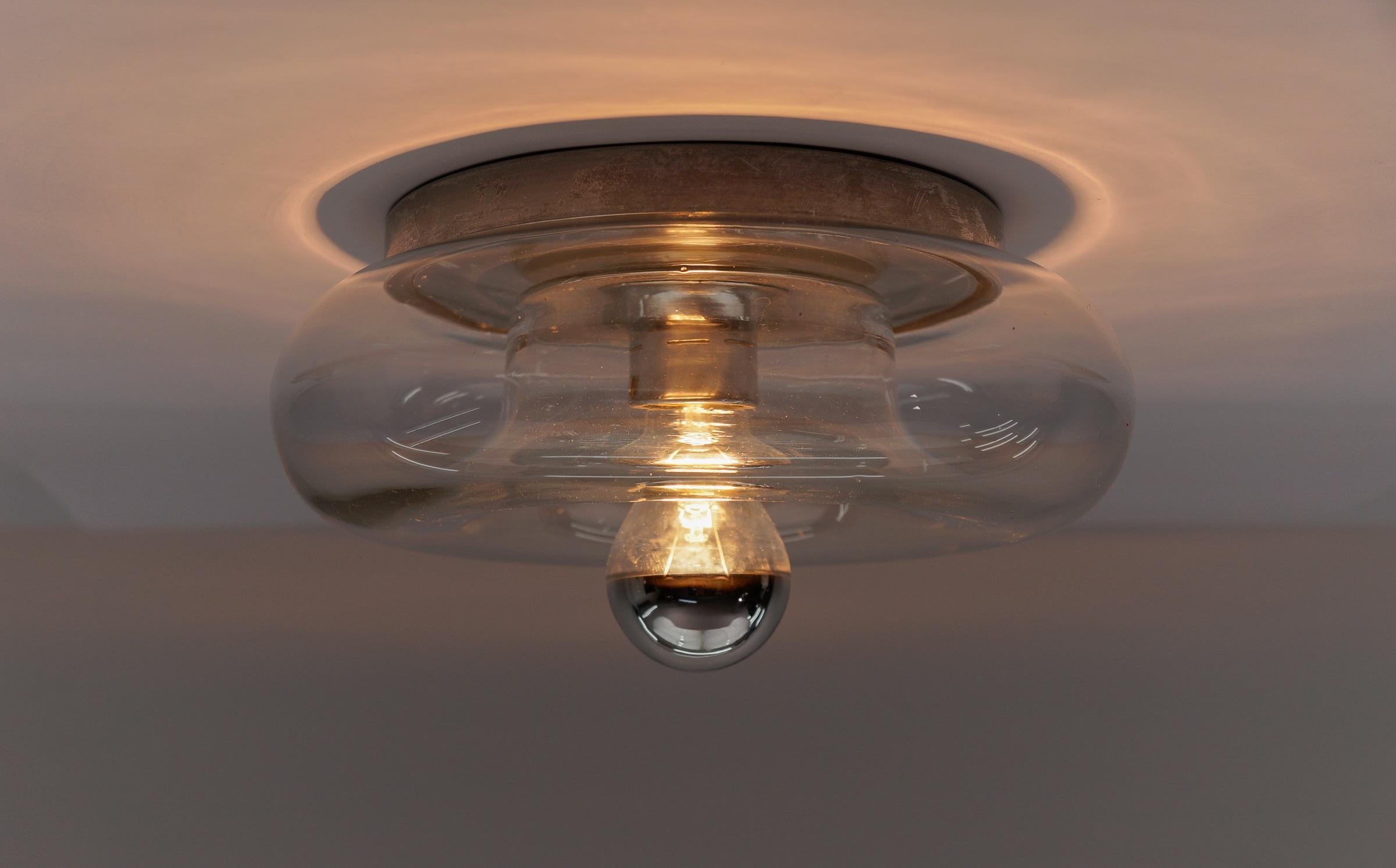 Schöne Mid-Century Modern Glas Donut Wand- oder Deckenleuchte, Deutschland, 1960er Jahre im Zustand „Gut“ im Angebot in Nürnberg, Bayern