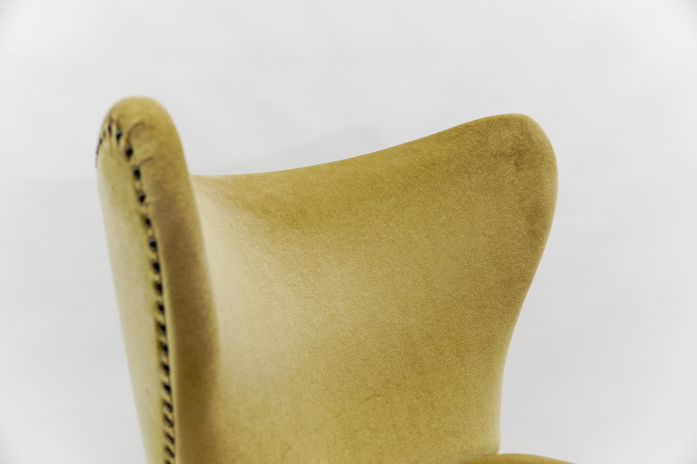 Lovely Mid-Century Modern Green Italian Wood & Fabric Wingback Armchair, 1950s For Sale 6