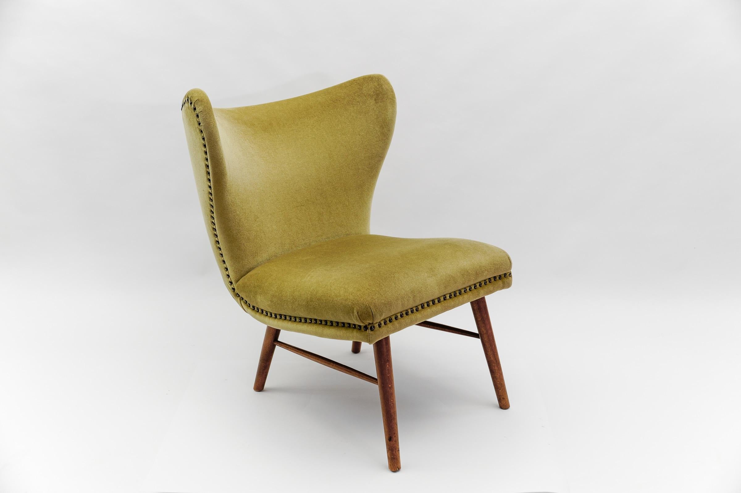 Lovely Mid-Century Modern Green Italian Wood & Fabric Wingback Armchair, 1950s In Good Condition For Sale In Nürnberg, Bayern