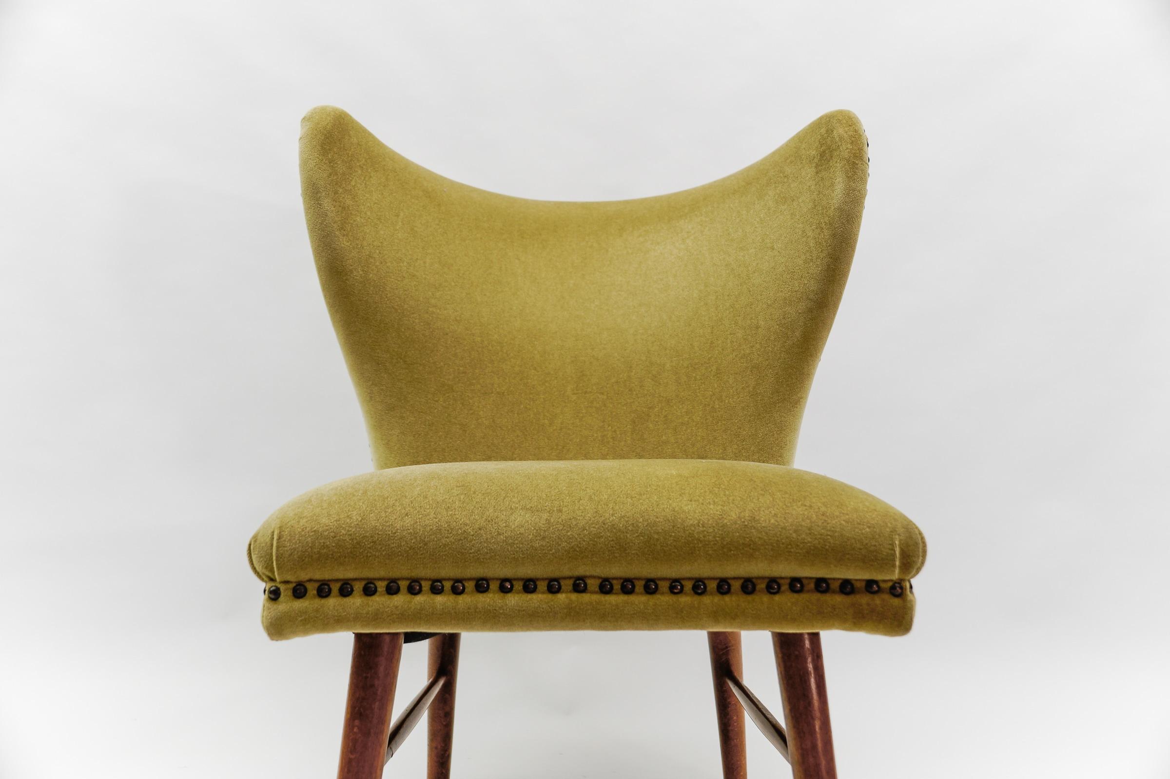 Lovely Mid-Century Modern Green Italian Wood & Fabric Wingback Armchair, 1950s For Sale 4
