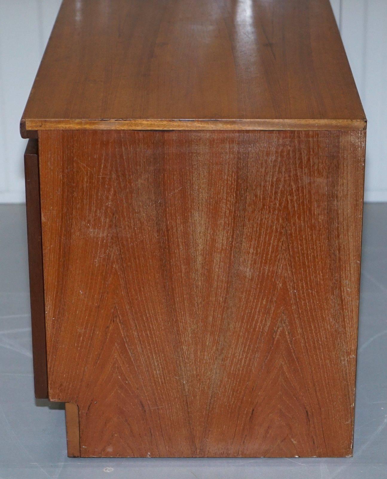 Precioso Mueble Bajo de TV Nathan the Master Craftsman de mediados de siglo Roble Miel 3