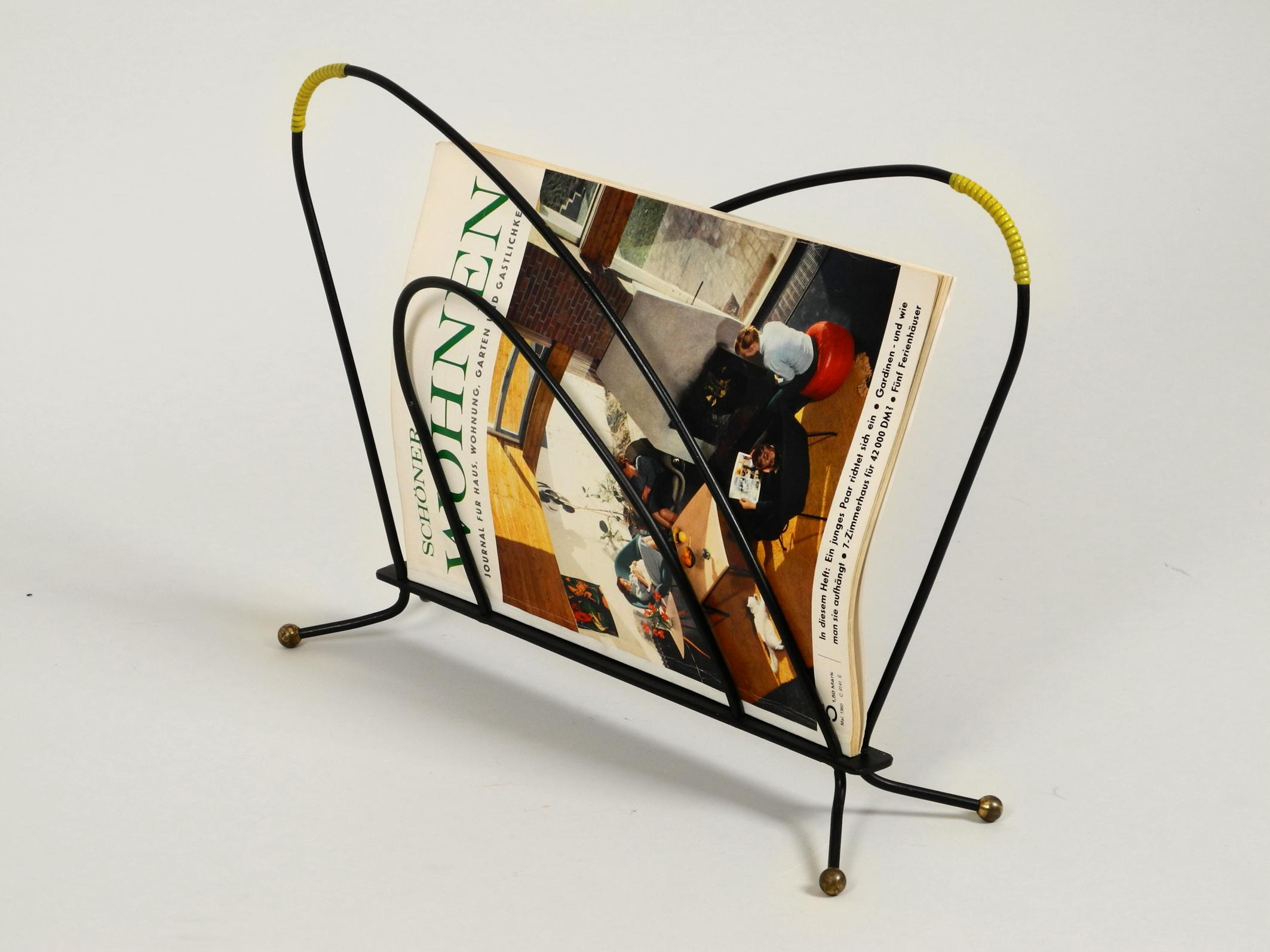 Lovely Mid-Century Modern Newspaper and Magazine Rack Made of Metal In Good Condition In München, DE