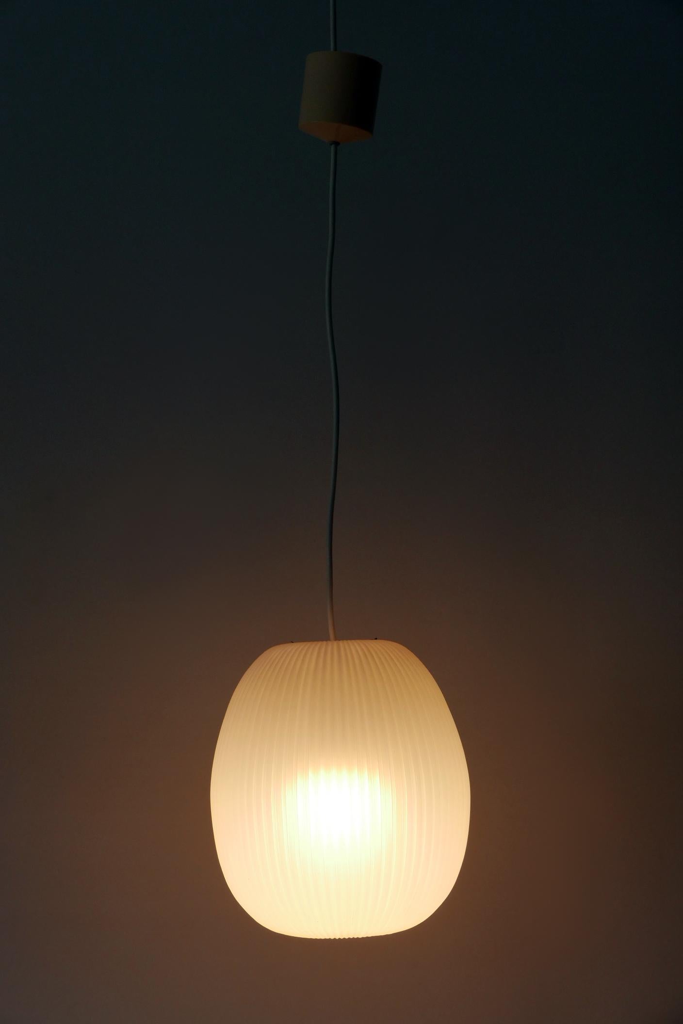 Lovely Mid-Century Modern Pendant Lamp by Aloys F. Gangkofner für Erco 1960s In Good Condition For Sale In Munich, DE