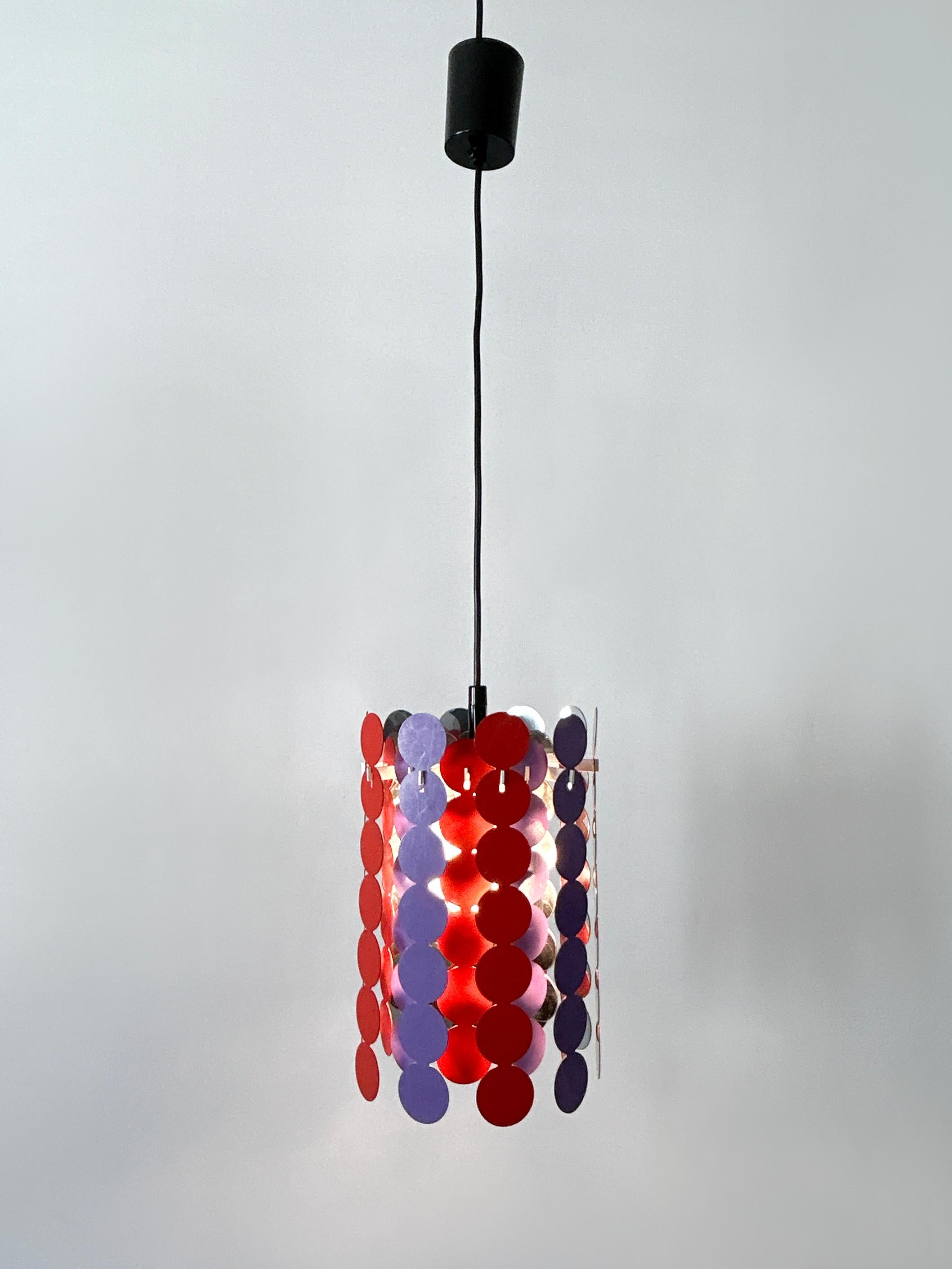 Hübsche Mid Century Modern Pendelleuchte oder Hängelampe von Doria 1960 Deutschland (Emailliert) im Angebot