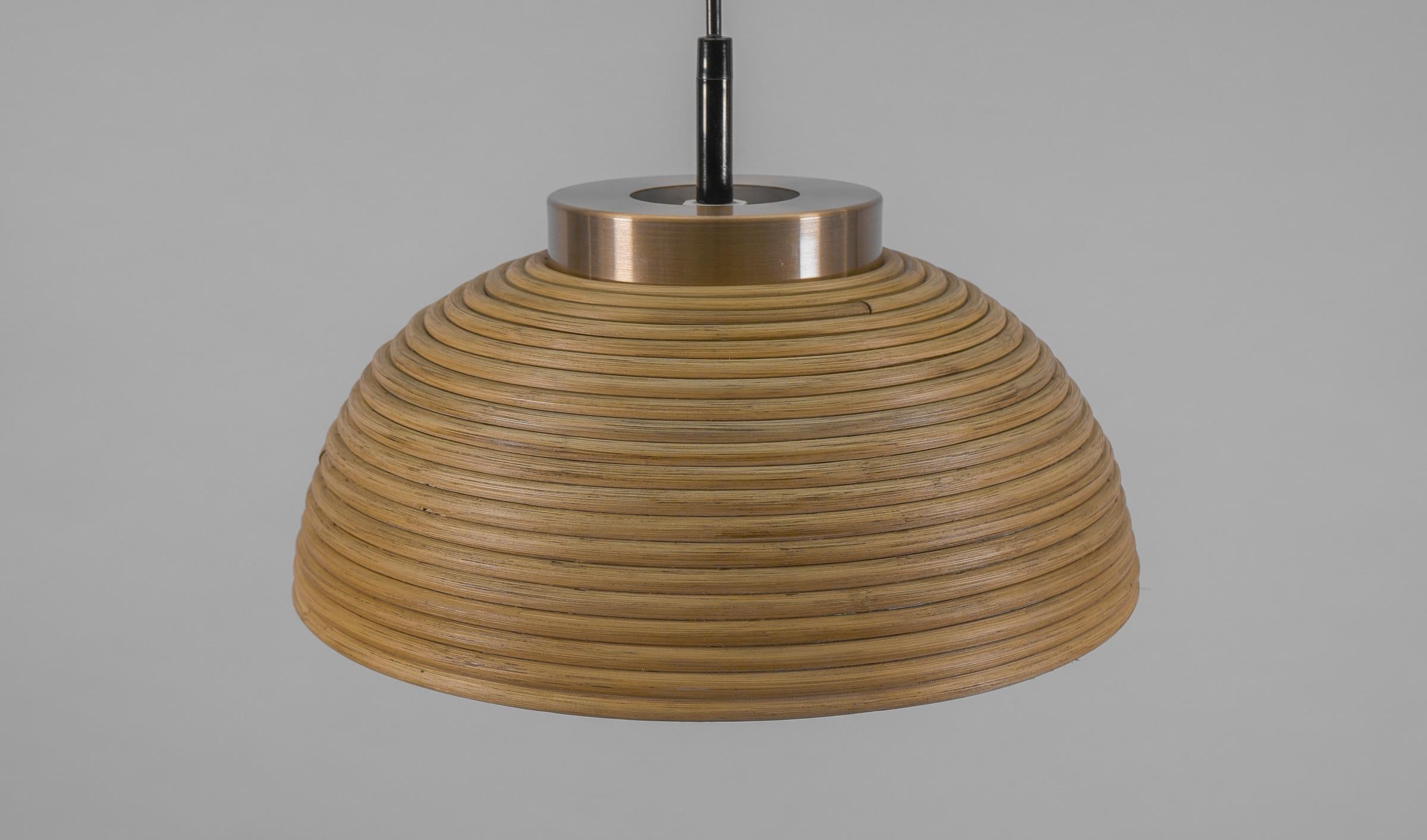 Lovely Mid-Century Modern Pendant Light made in Rattan, Glass and Copper , 1960s For Sale 4