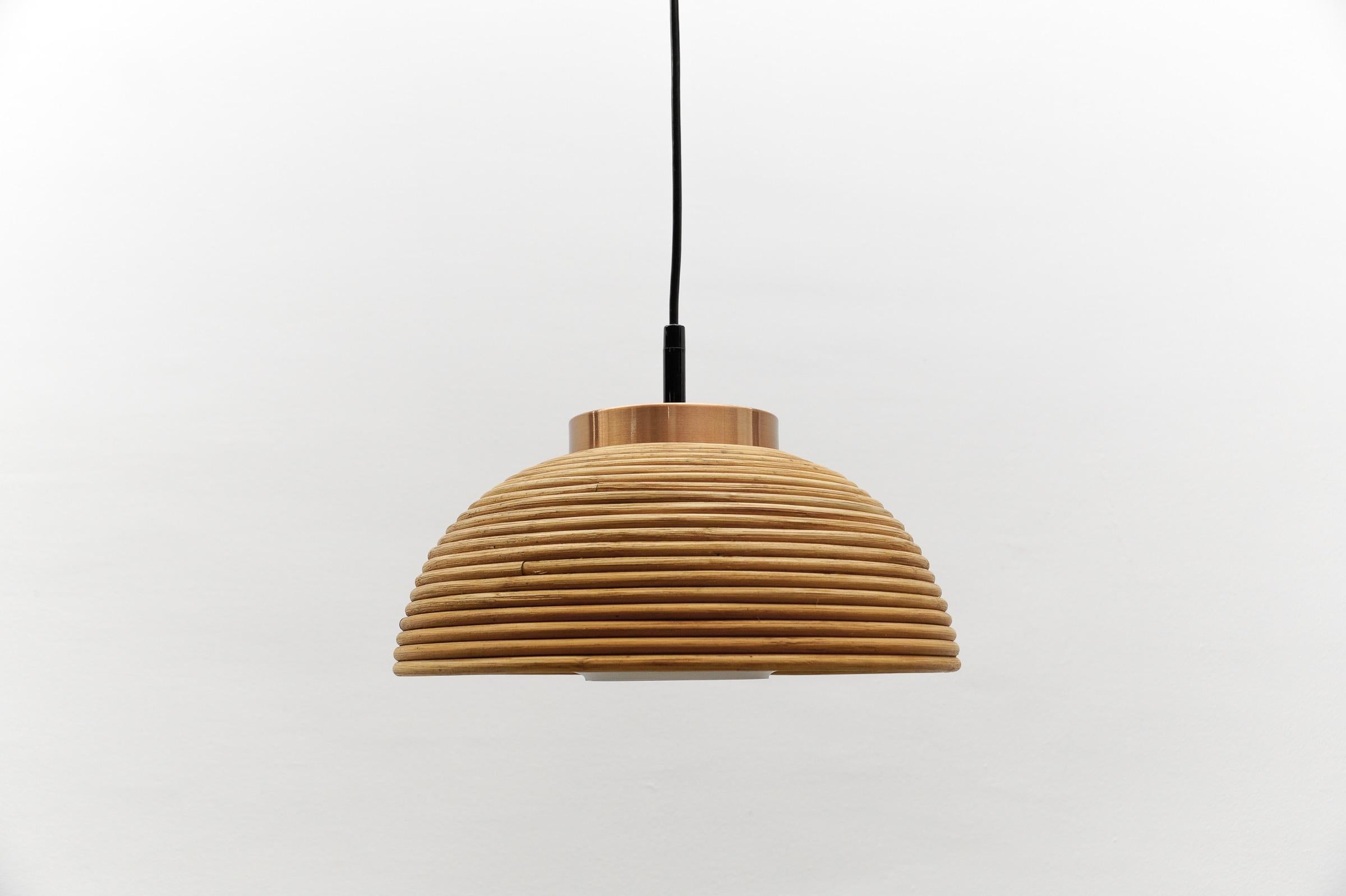 Lovely Mid-Century Modern Pendant Light made in Rattan, Glass and Copper , 1960s For Sale 4