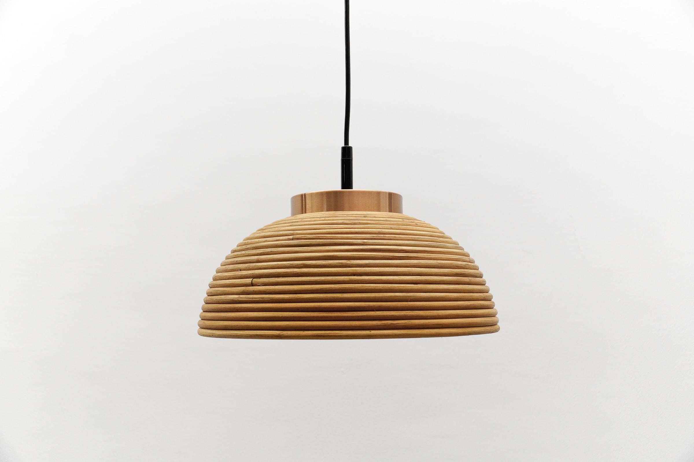 Lovely Mid-Century Modern Pendant Light made in Rattan, Glass and Copper , 1960s For Sale 5