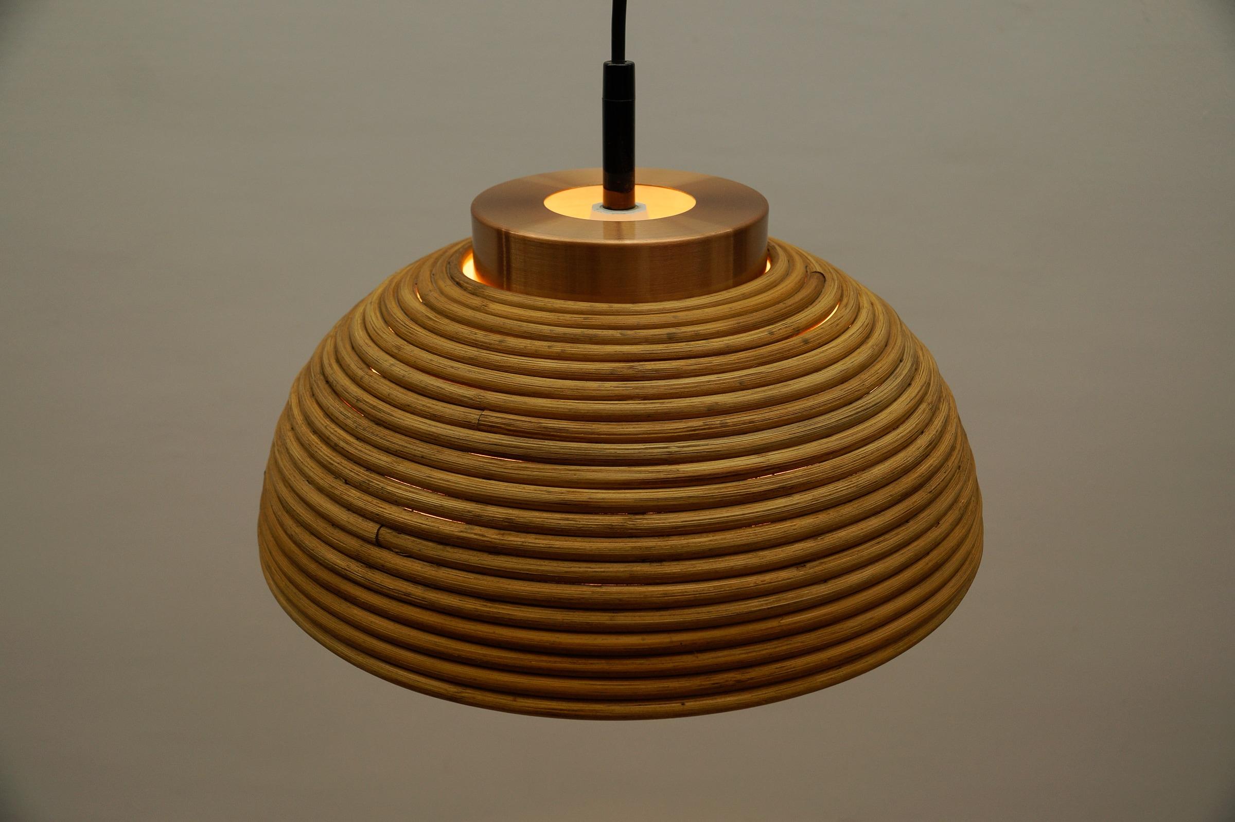 Lovely Mid-Century Modern Pendant Light made in Rattan, Glass and Copper , 1960s For Sale 7