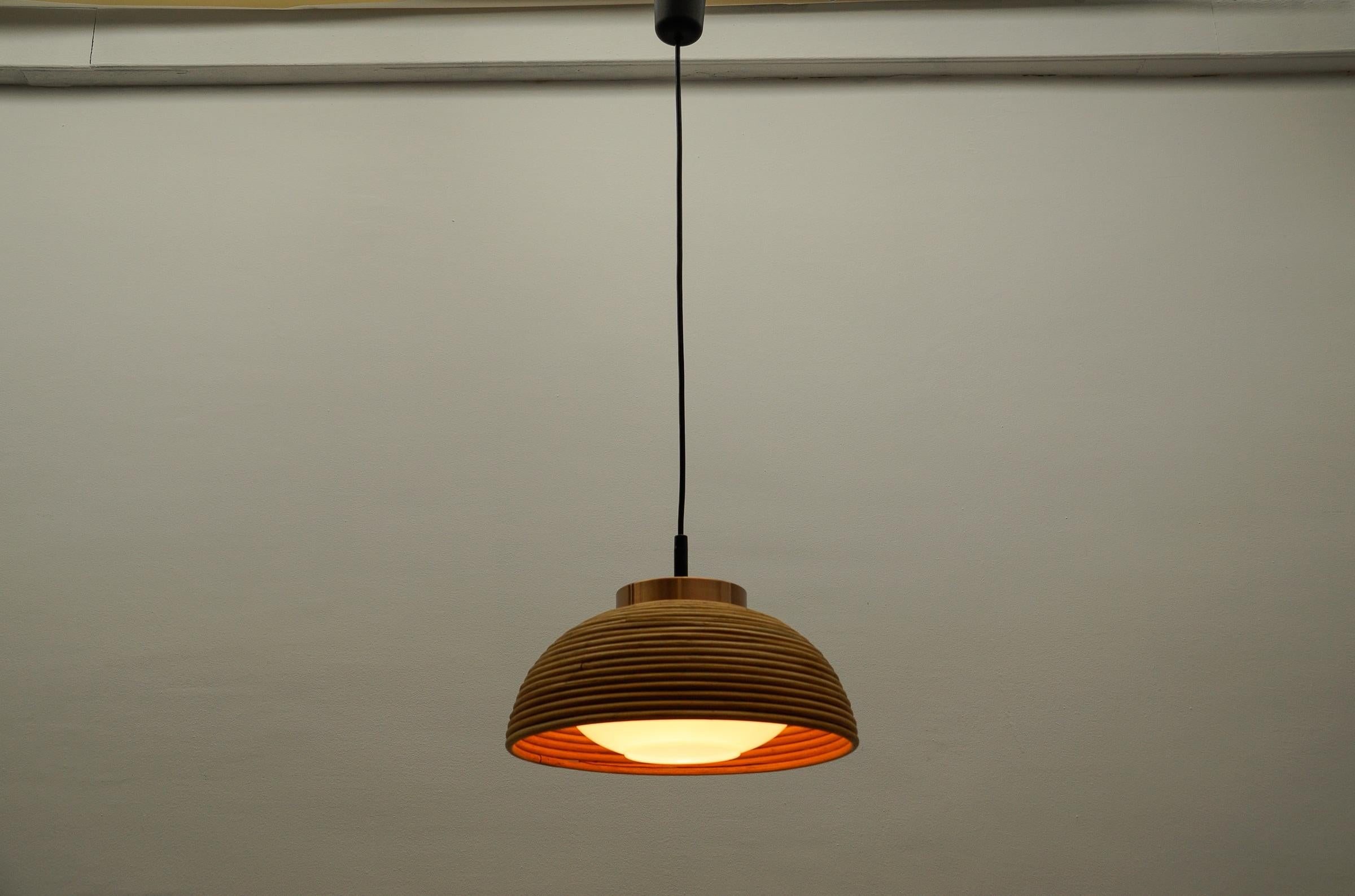 Lovely Mid-Century Modern Pendant Light made in Rattan, Glass and Copper , 1960s For Sale 8
