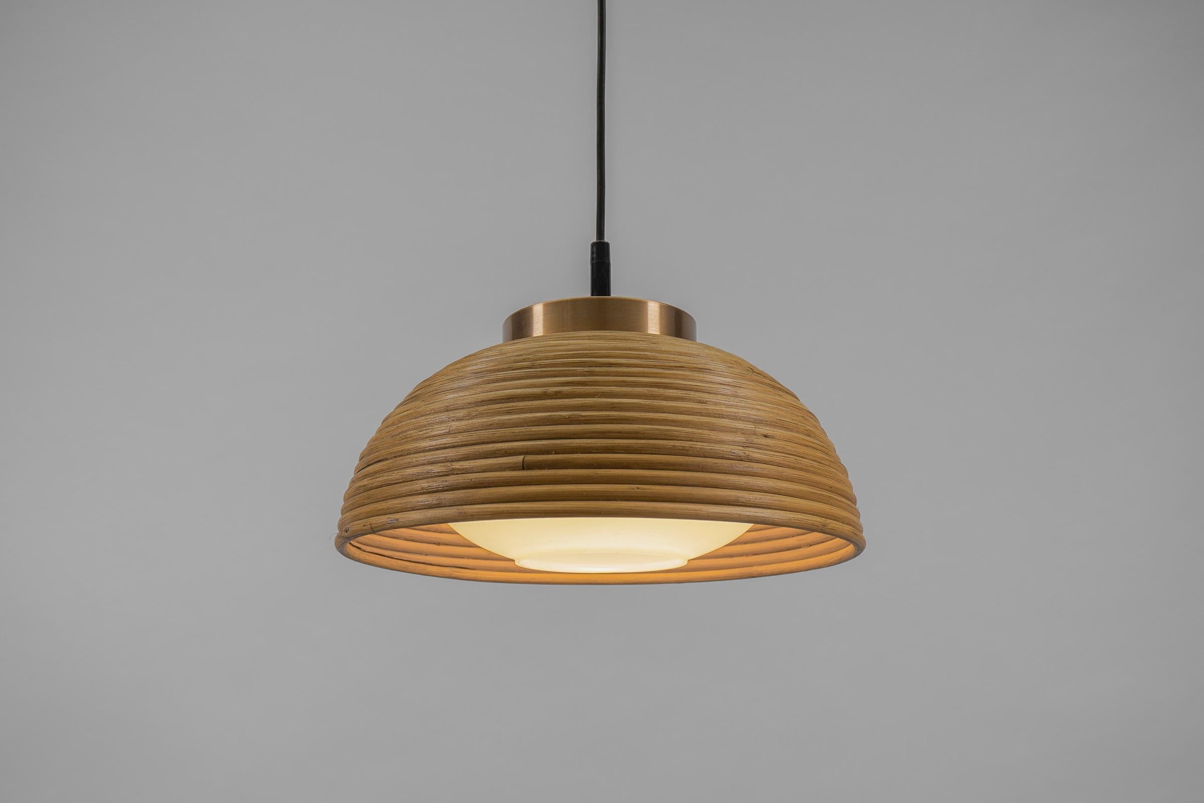Rare and lovely decorative Mid-Century Modern pendant lamp. 

Height adjustable from about 35cm to 95cm.

Executed in rattan, opaline glass and copper. The pendant lamp comes with 1 x E27 / E26 Edison screw fit bulb holder, is wired and in working