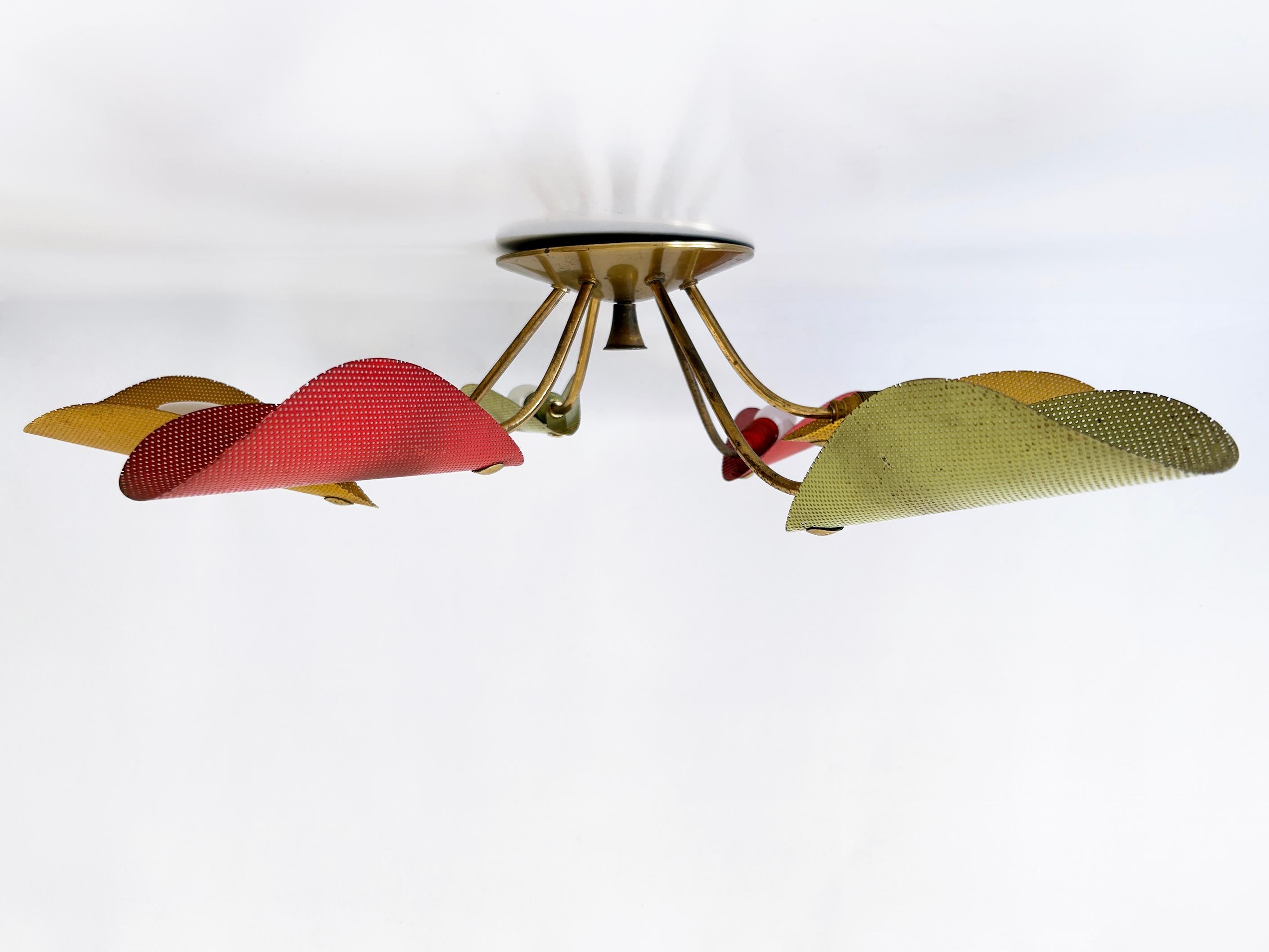 Bella lampada da soffitto in metallo traforato e ottone della metà del secolo scorso, Germania, anni '50 in vendita 4