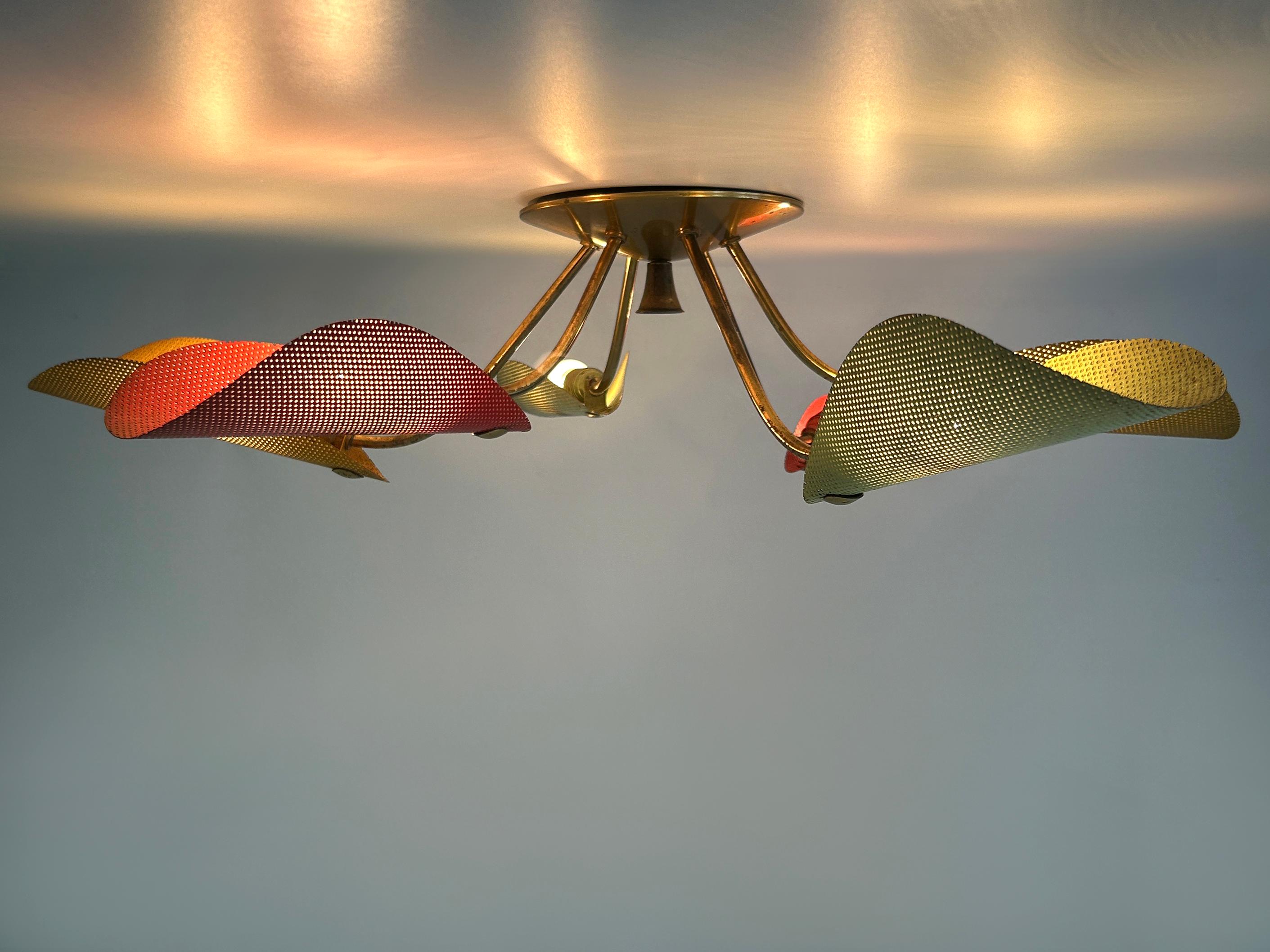 Bella lampada da soffitto in metallo traforato e ottone della metà del secolo scorso, Germania, anni '50 in vendita 5