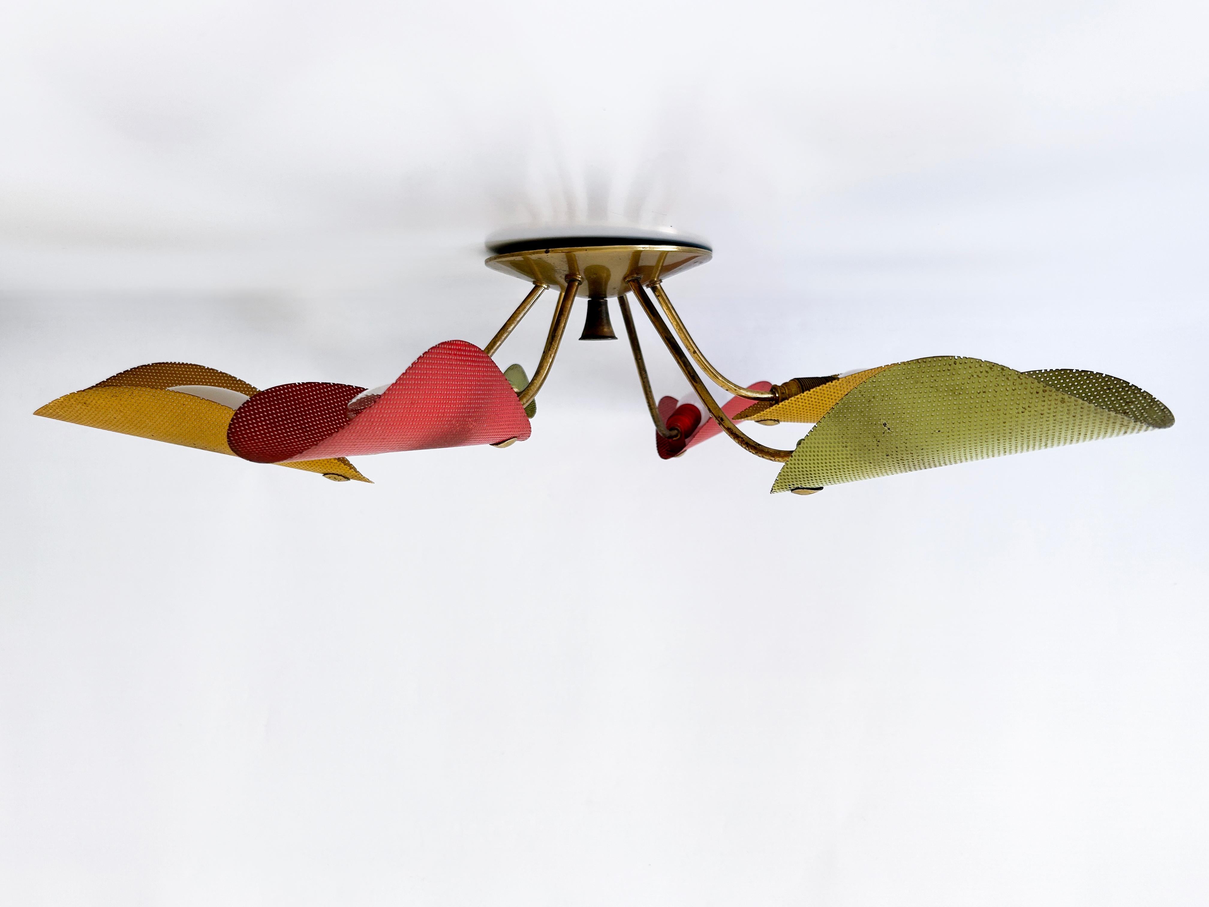 Bella lampada da soffitto in metallo traforato e ottone della metà del secolo scorso, Germania, anni '50 in vendita 6