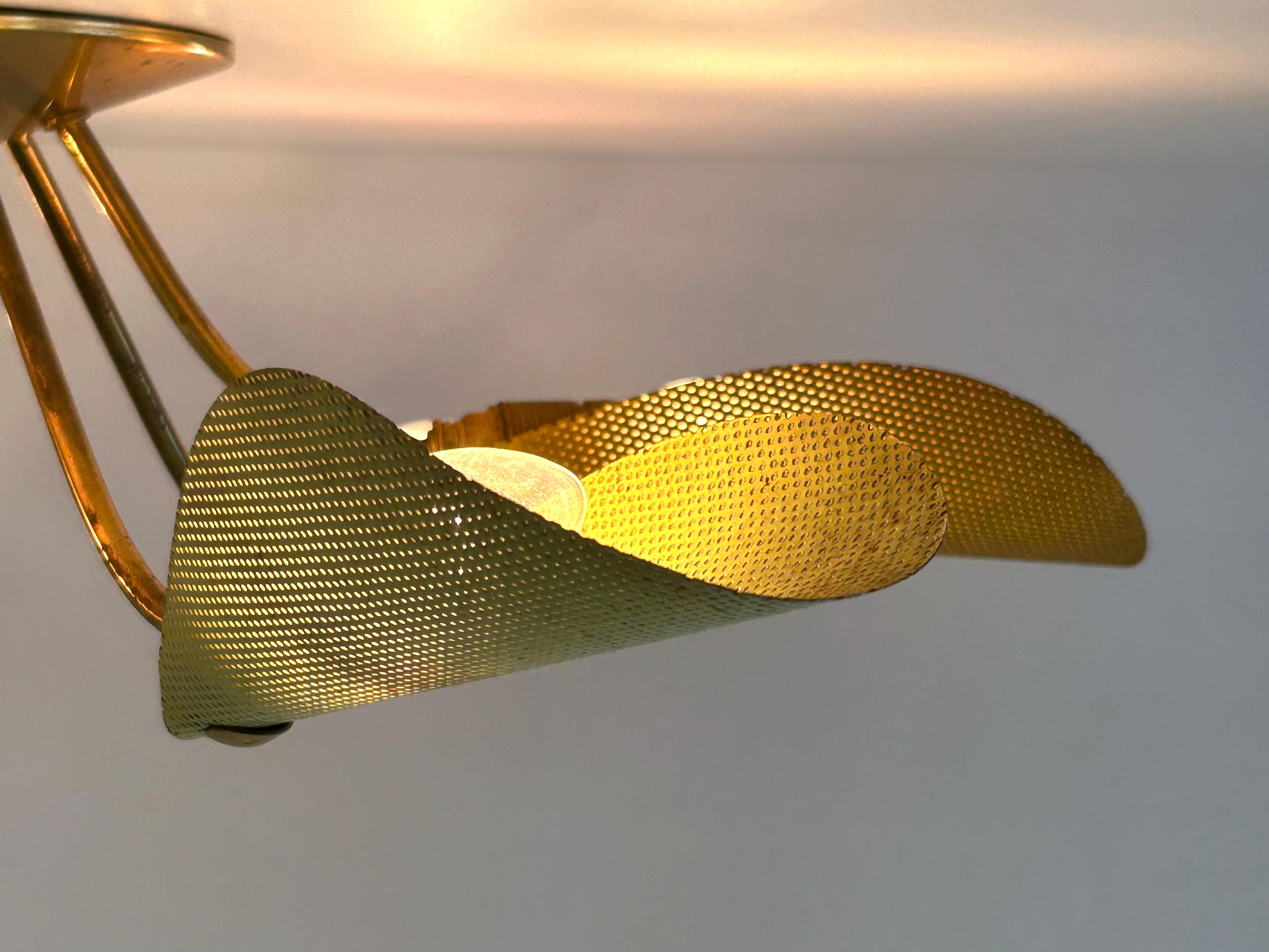 Bella lampada da soffitto in metallo traforato e ottone della metà del secolo scorso, Germania, anni '50 in vendita 8