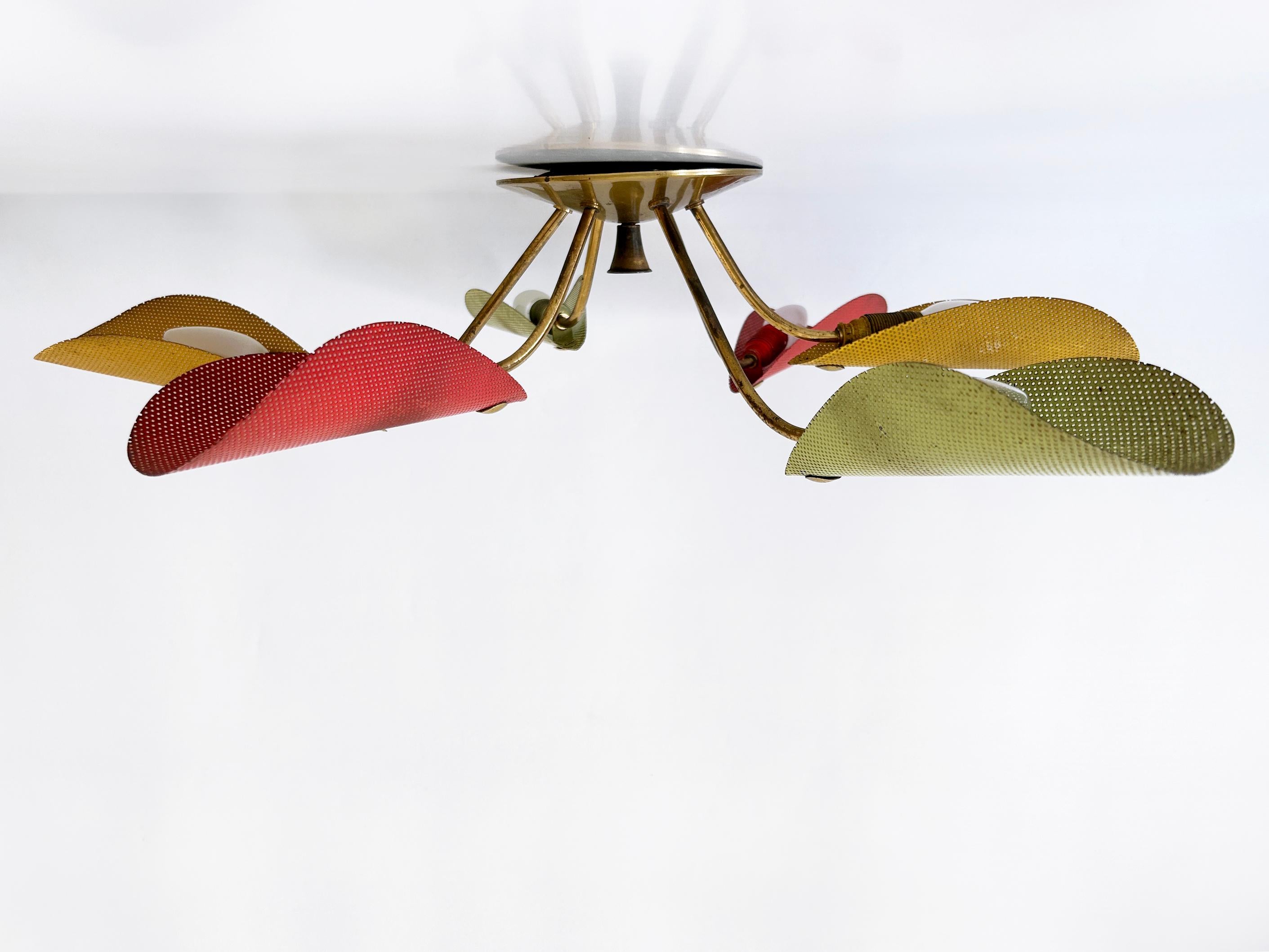 Mid-Century moderno Bella lampada da soffitto in metallo traforato e ottone della metà del secolo scorso, Germania, anni '50 in vendita