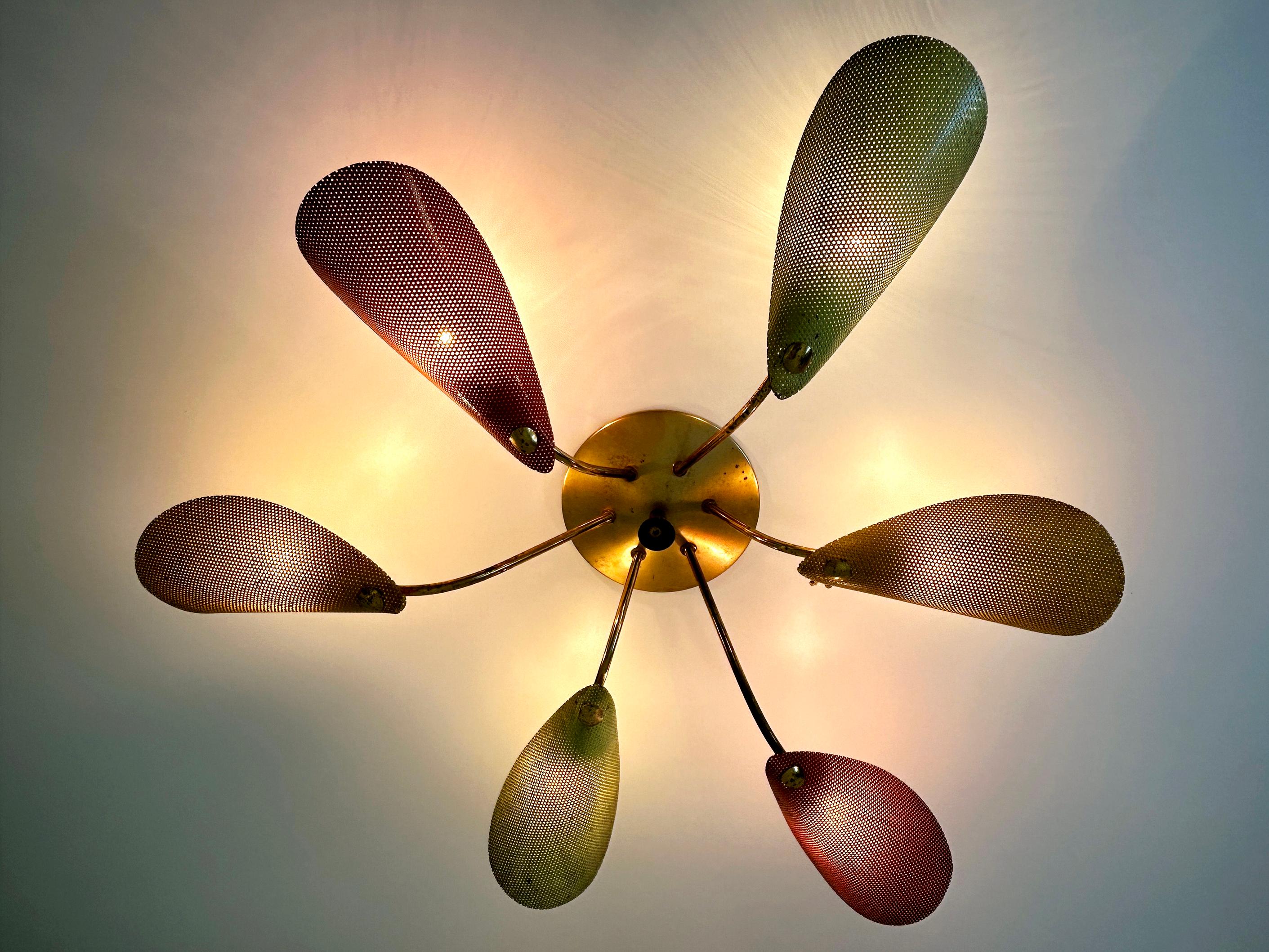 Metallo Bella lampada da soffitto in metallo traforato e ottone della metà del secolo scorso, Germania, anni '50 in vendita