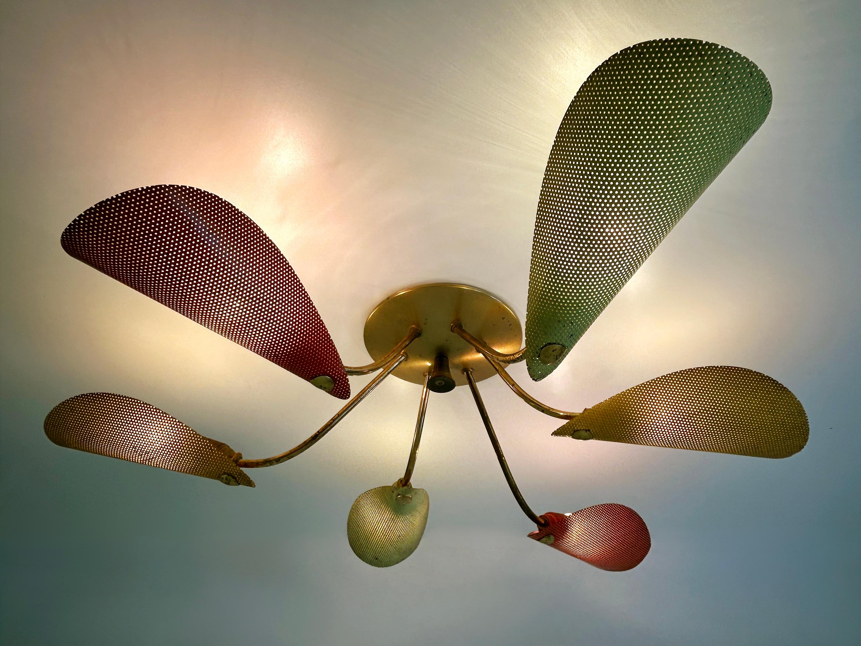 Bella lampada da soffitto in metallo traforato e ottone della metà del secolo scorso, Germania, anni '50 in vendita 2