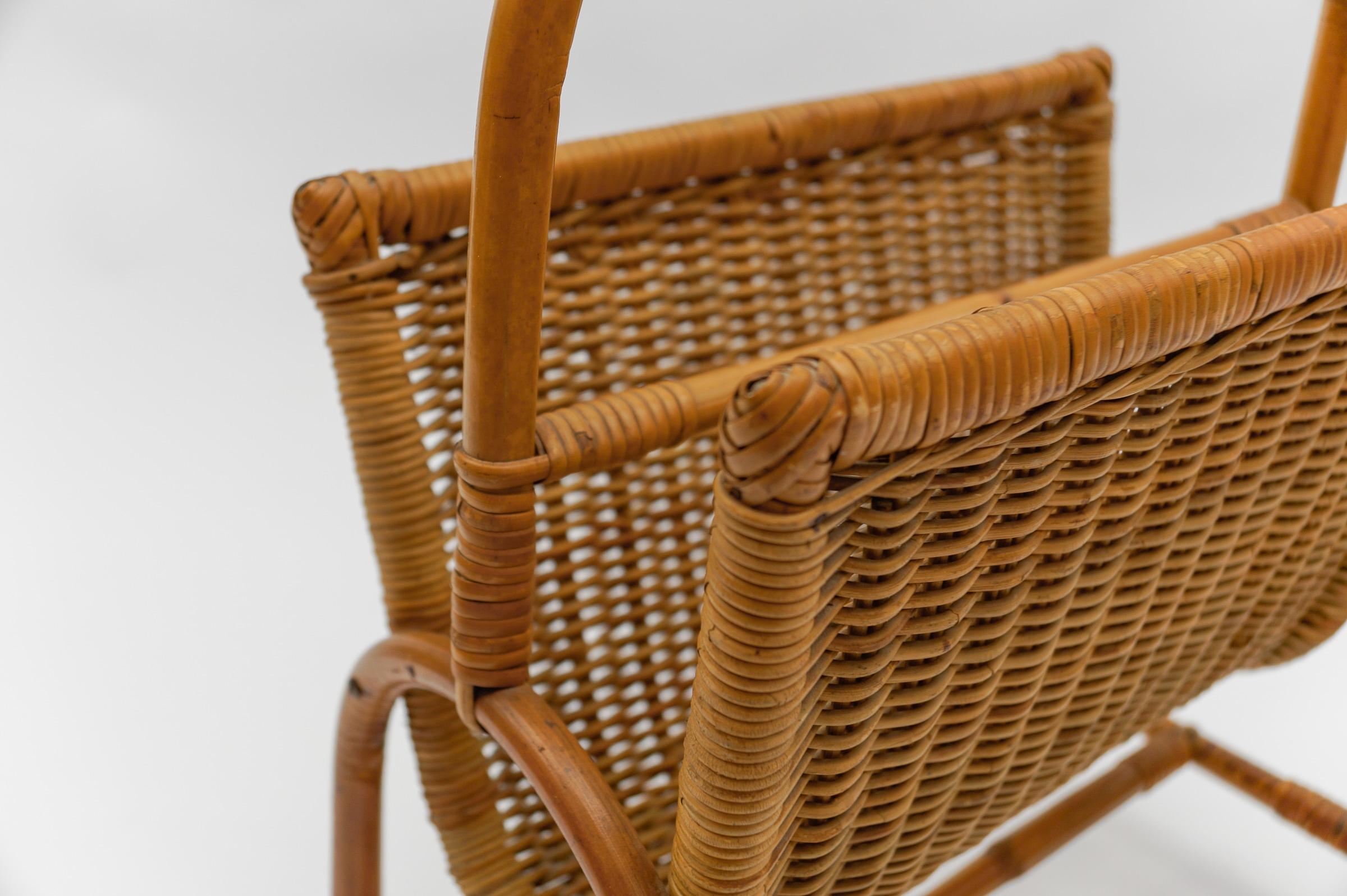 Lovely Mid-Century Modern Rattan Magazine Rack, 1960s Italy For Sale 1