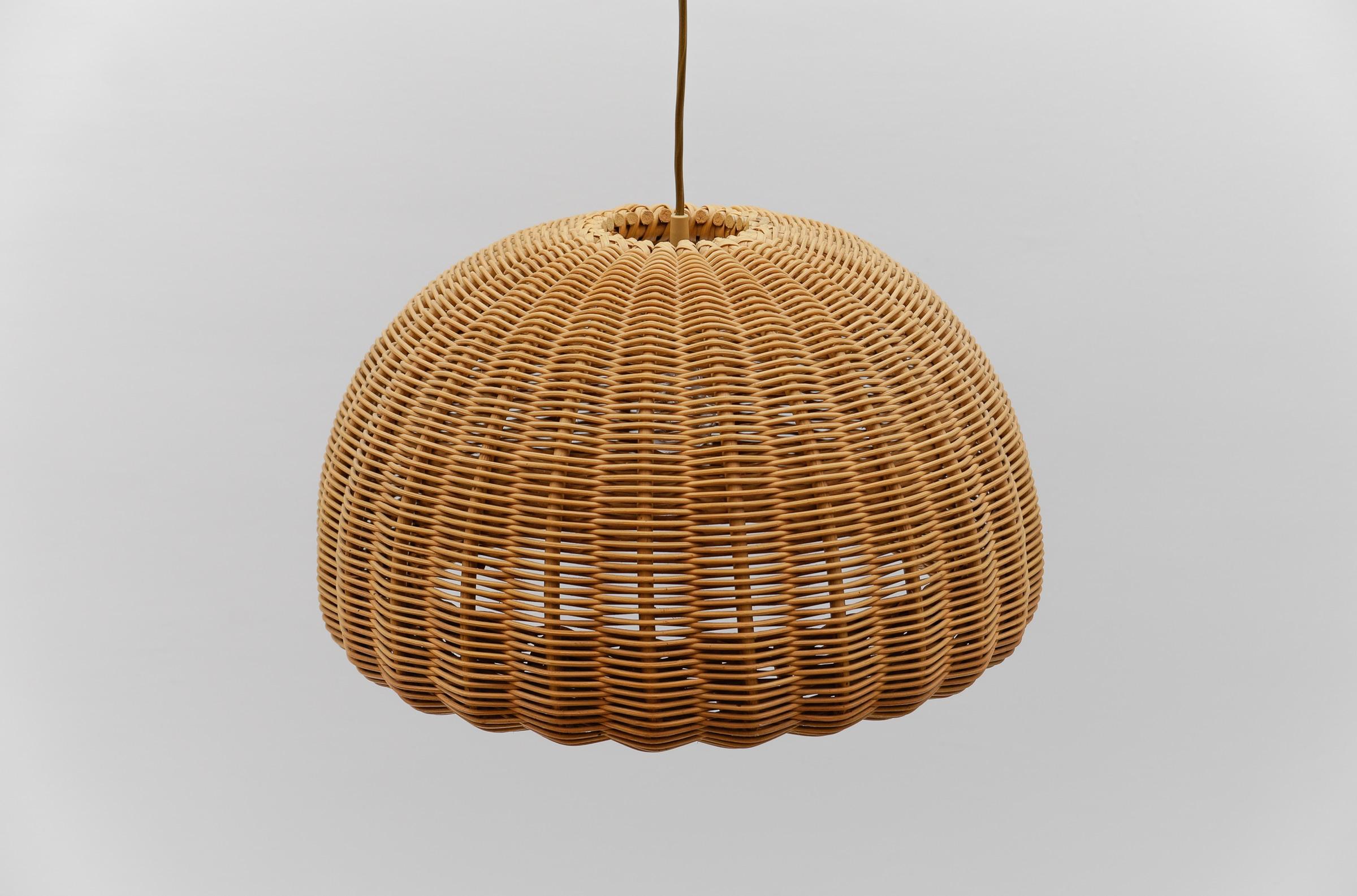 Lovely Mid-Century Modern Rattan Wicker Pendant Light, 1960s Italy 4