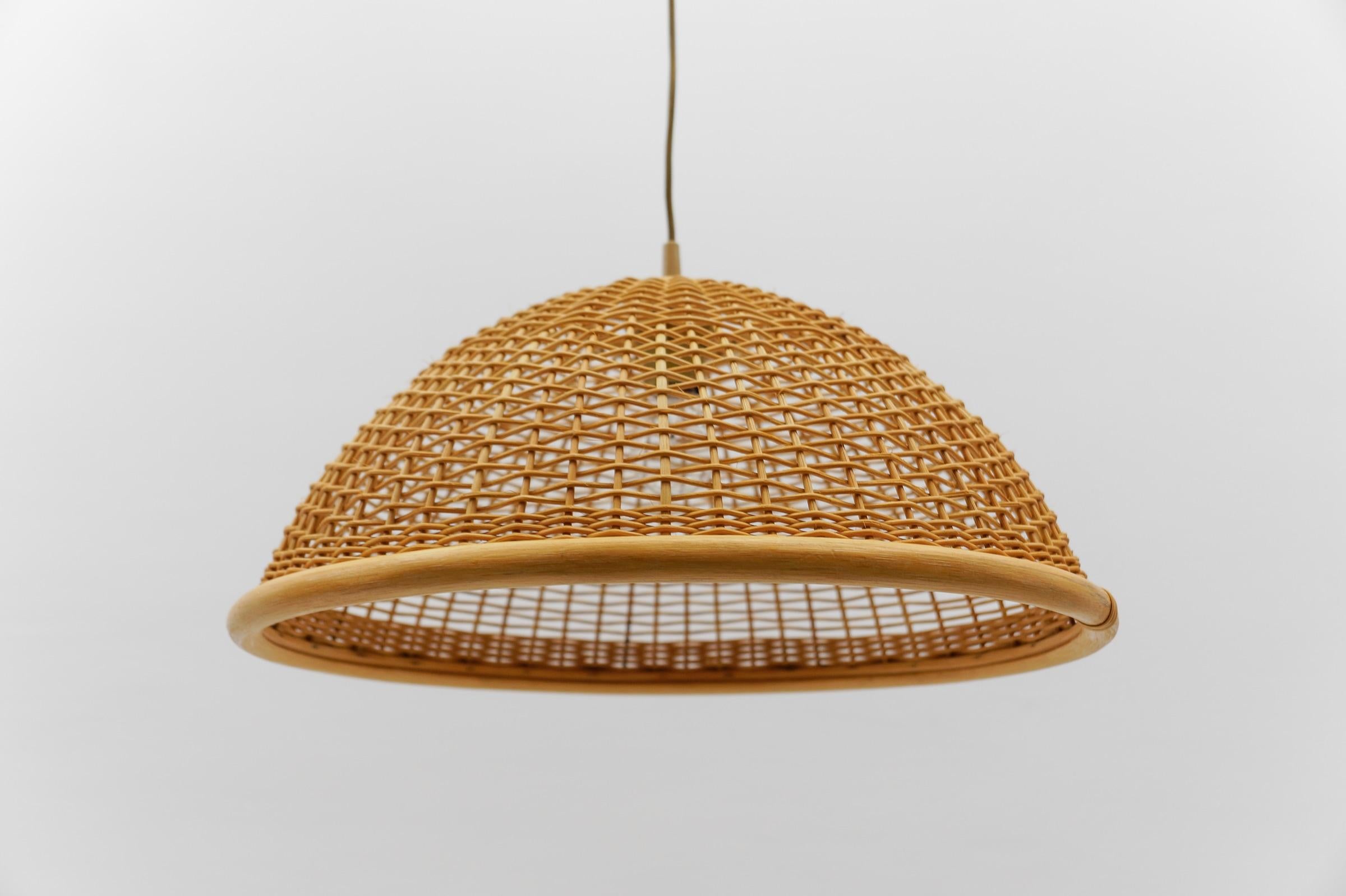 Lovely Mid-Century Modern Rattan Wicker Pendant Light, 1960s Italy For Sale 5