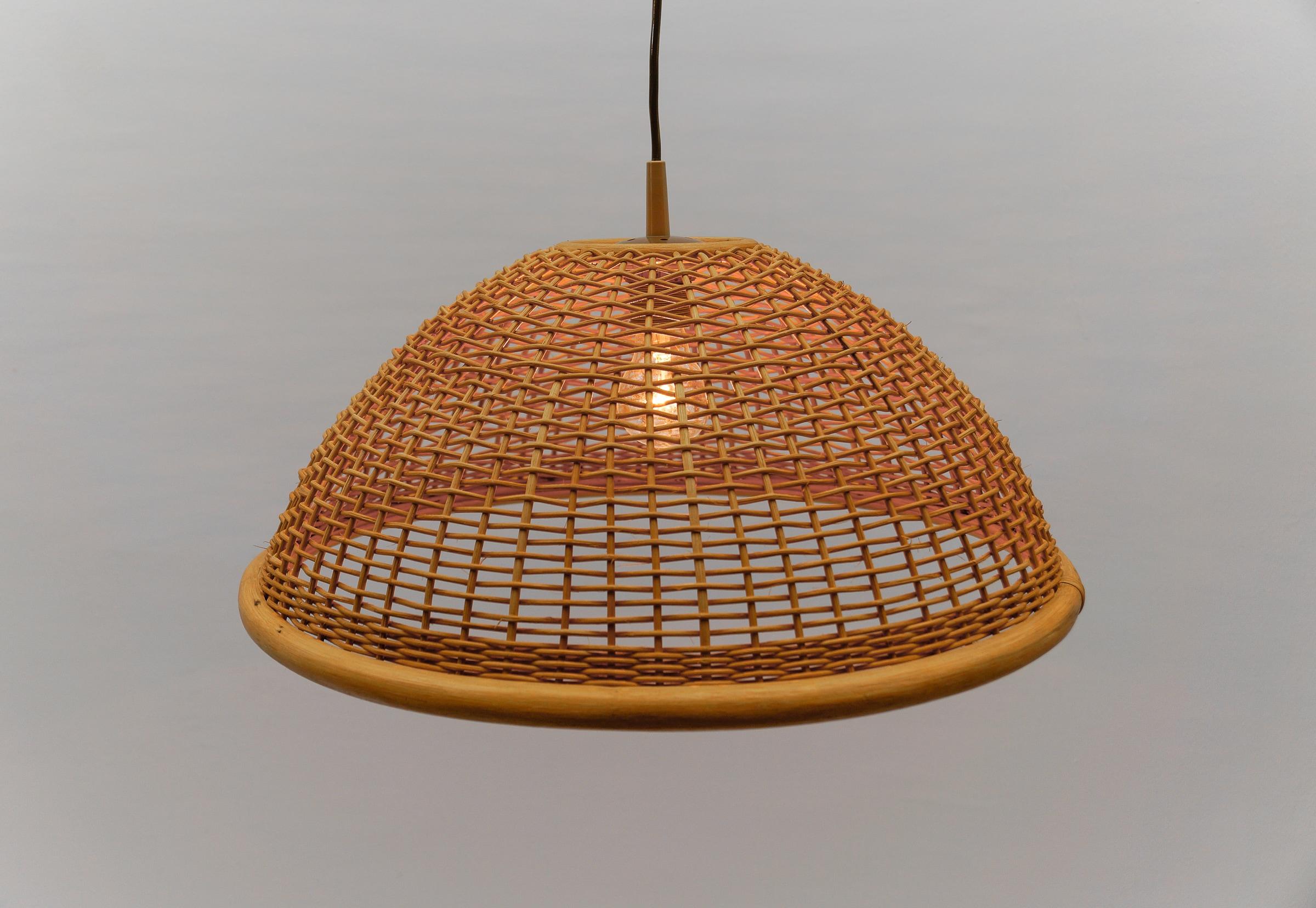 Lovely Mid-Century Modern Rattan Wicker Pendant Light, 1960s Italy For Sale 3