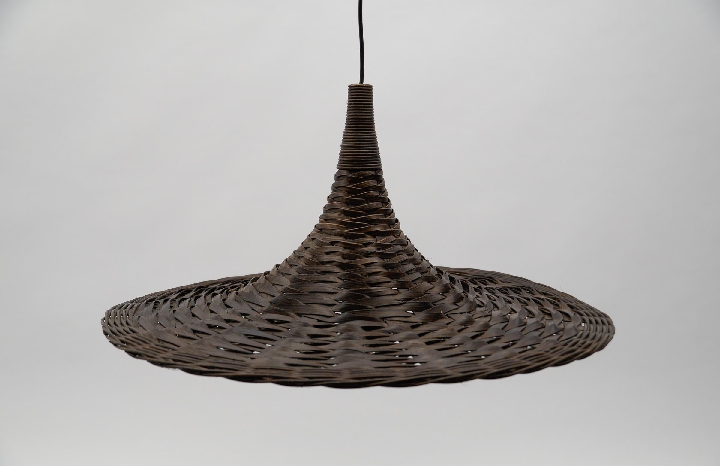 Lovely Mid-Century Modern Rattan Wicker Tulip Ceiling Lamp, 1960s  In Good Condition For Sale In Nürnberg, Bayern