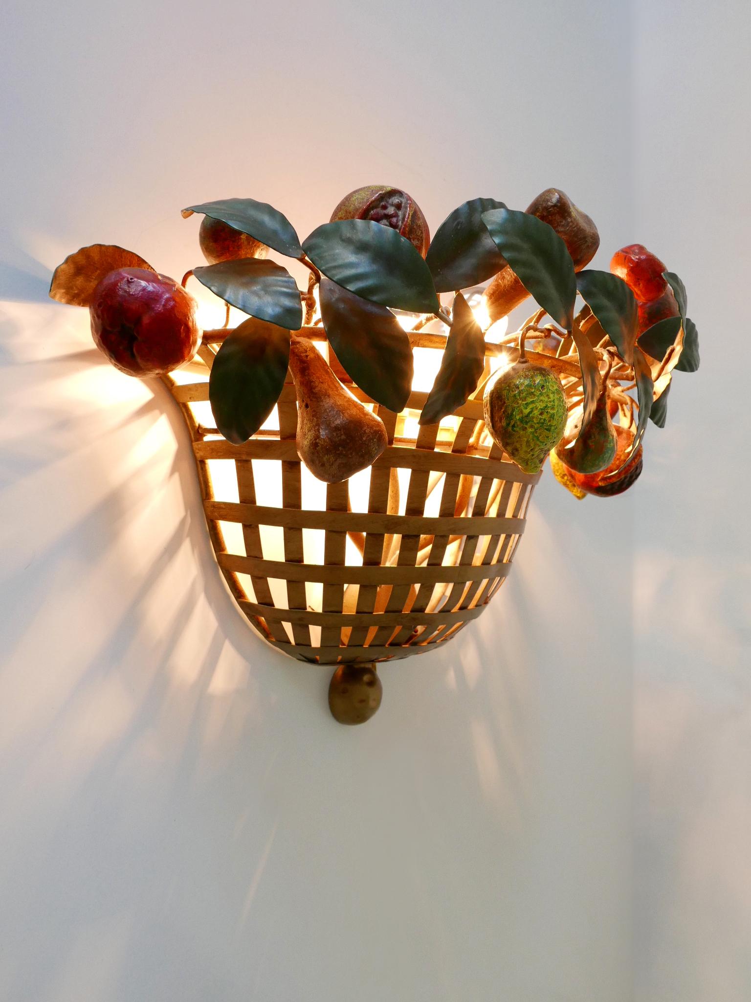 Lovely Mid-Century Modern Sconce Fruit Basket by Lucienne Monique Italy, 1960s For Sale 1