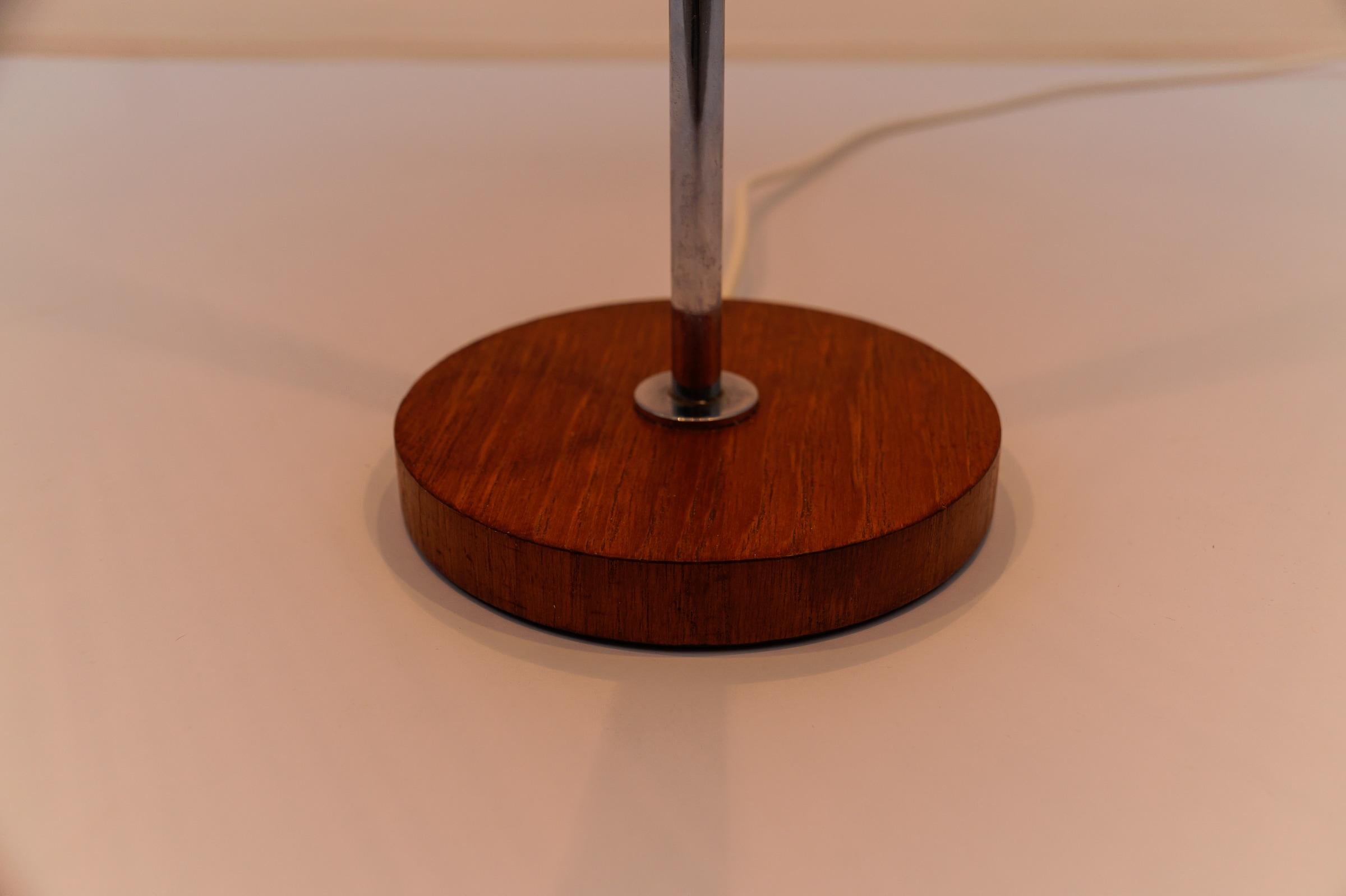 Charmante lampe de table moderne du milieu du siècle, années 1960, Allemagne en vente 3