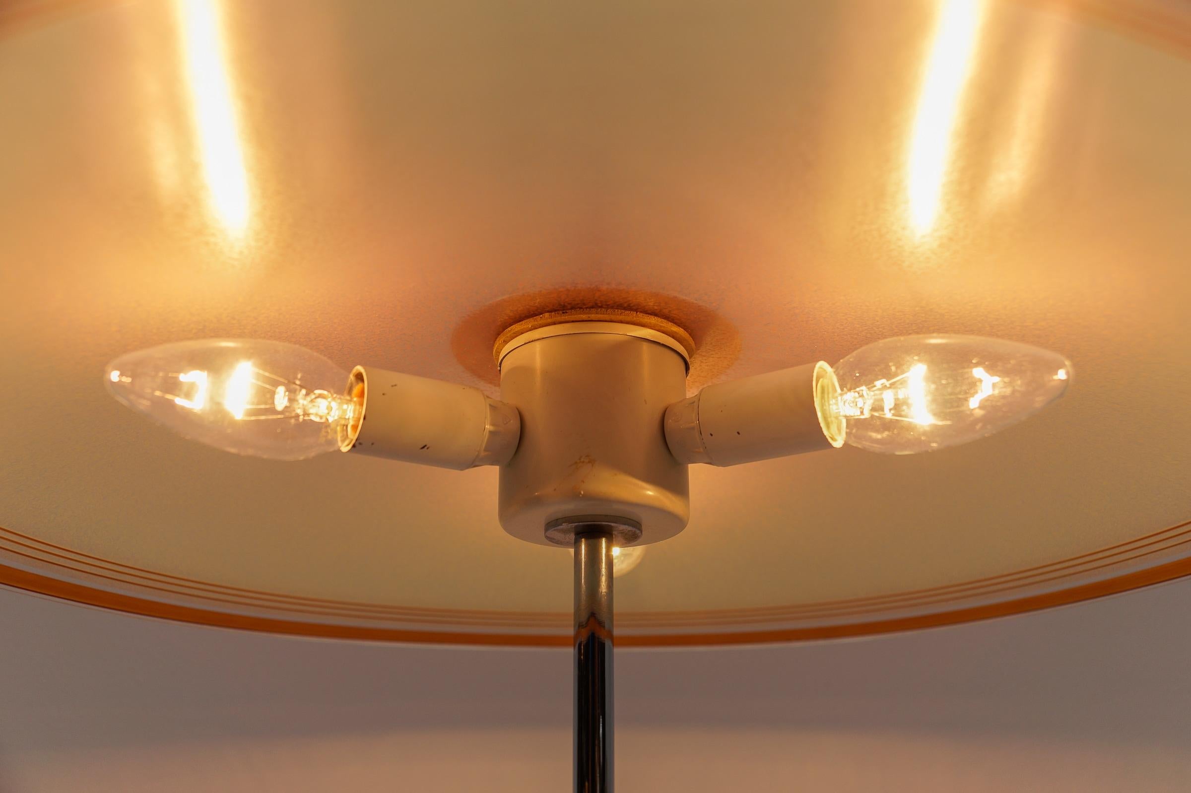 Charmante lampe de table moderne du milieu du siècle, années 1960, Allemagne en vente 4