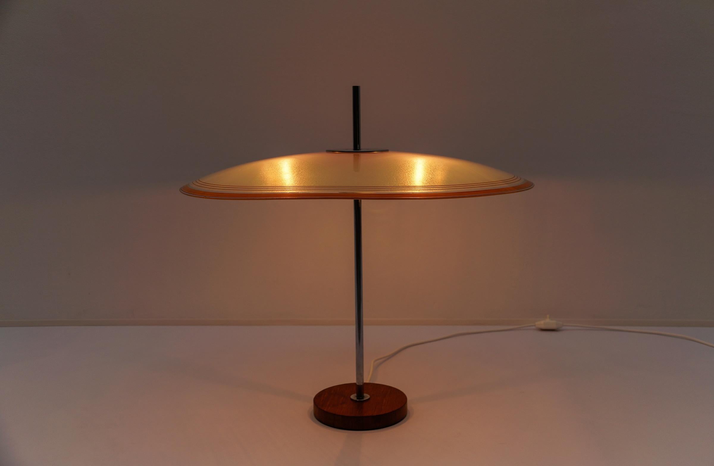 Allemand Charmante lampe de table moderne du milieu du siècle, années 1960, Allemagne en vente