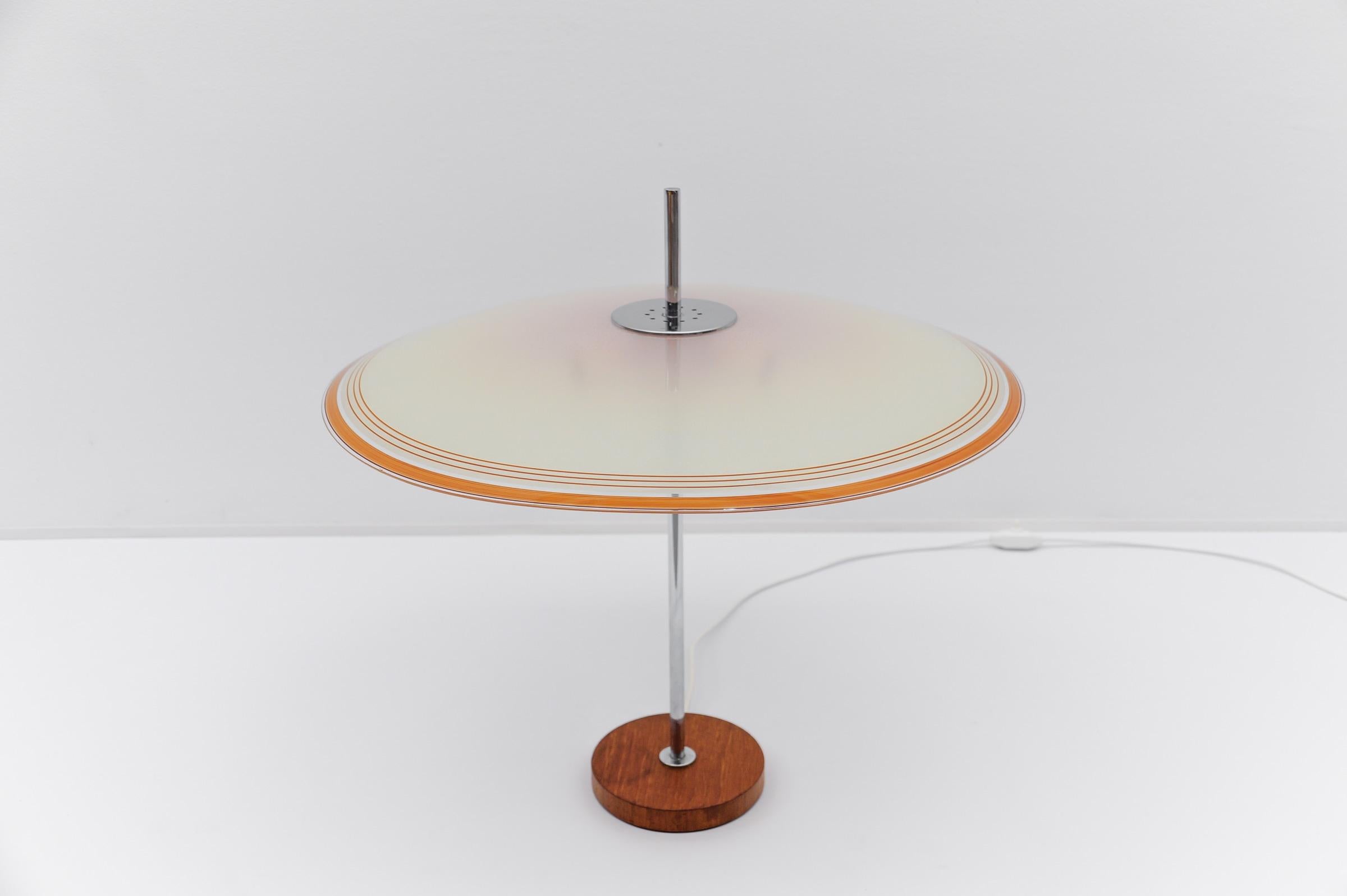 Charmante lampe de table moderne du milieu du siècle, années 1960, Allemagne Bon état - En vente à Nürnberg, Bayern