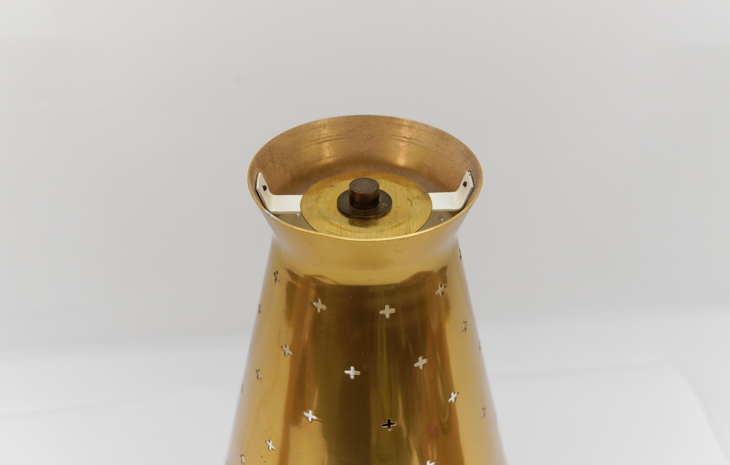 Charmante lampe de table en laiton de style moderne du milieu du siècle, années 1950 en vente 4