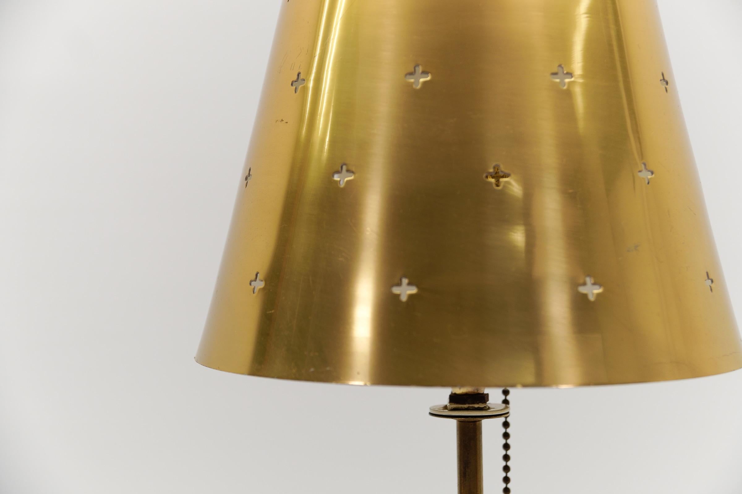 Charmante lampe de table en laiton de style moderne du milieu du siècle, années 1950 en vente 6