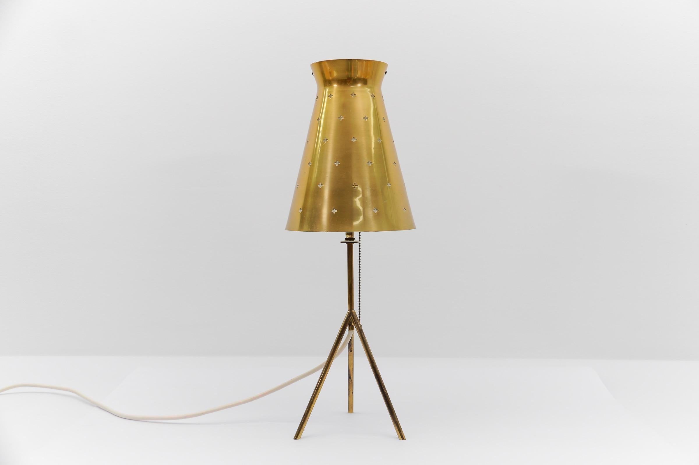 Mid-Century Modern Charmante lampe de table en laiton de style moderne du milieu du siècle, années 1950 en vente