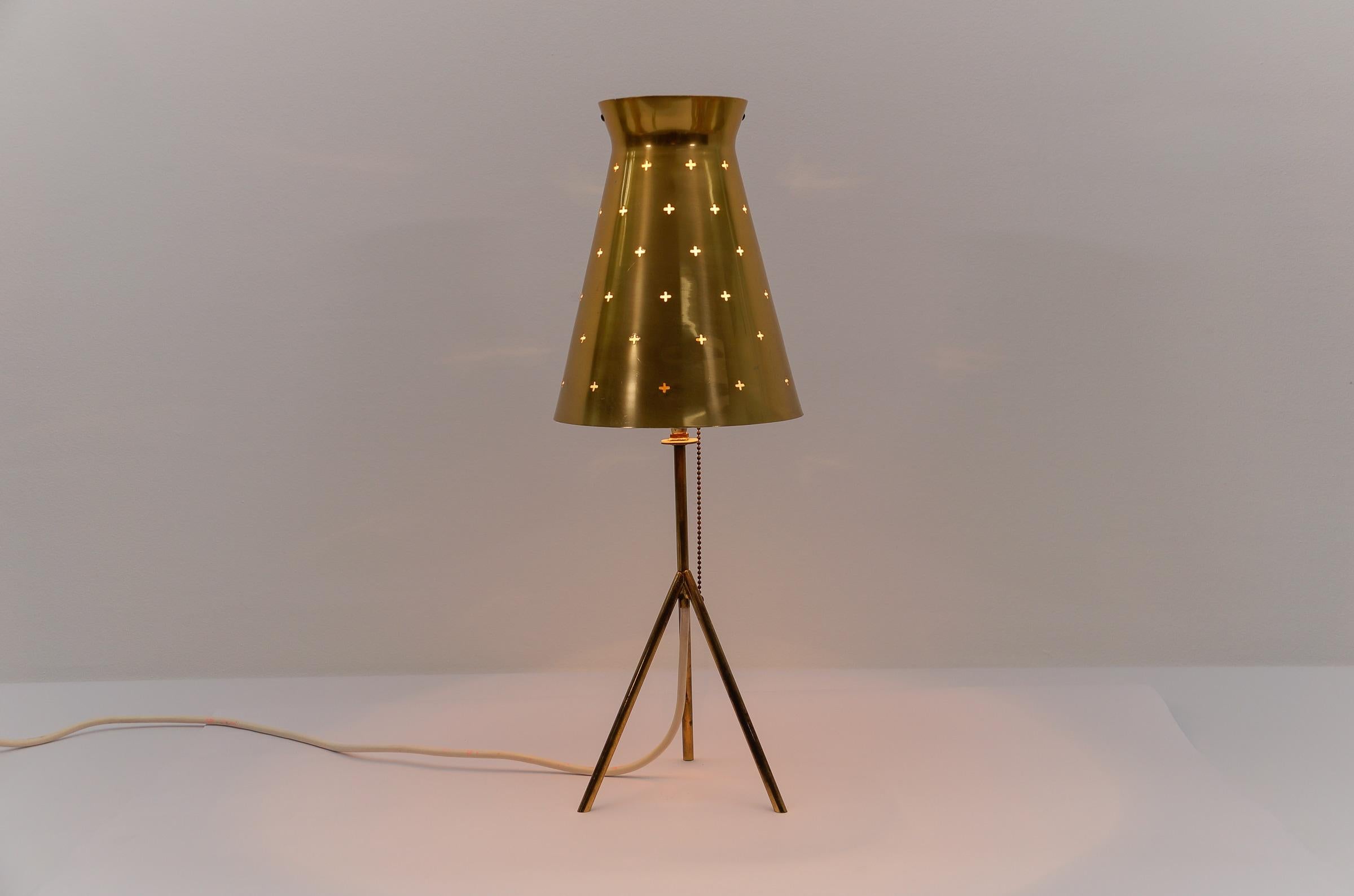 Charmante lampe de table en laiton de style moderne du milieu du siècle, années 1950 Bon état - En vente à Nürnberg, Bayern